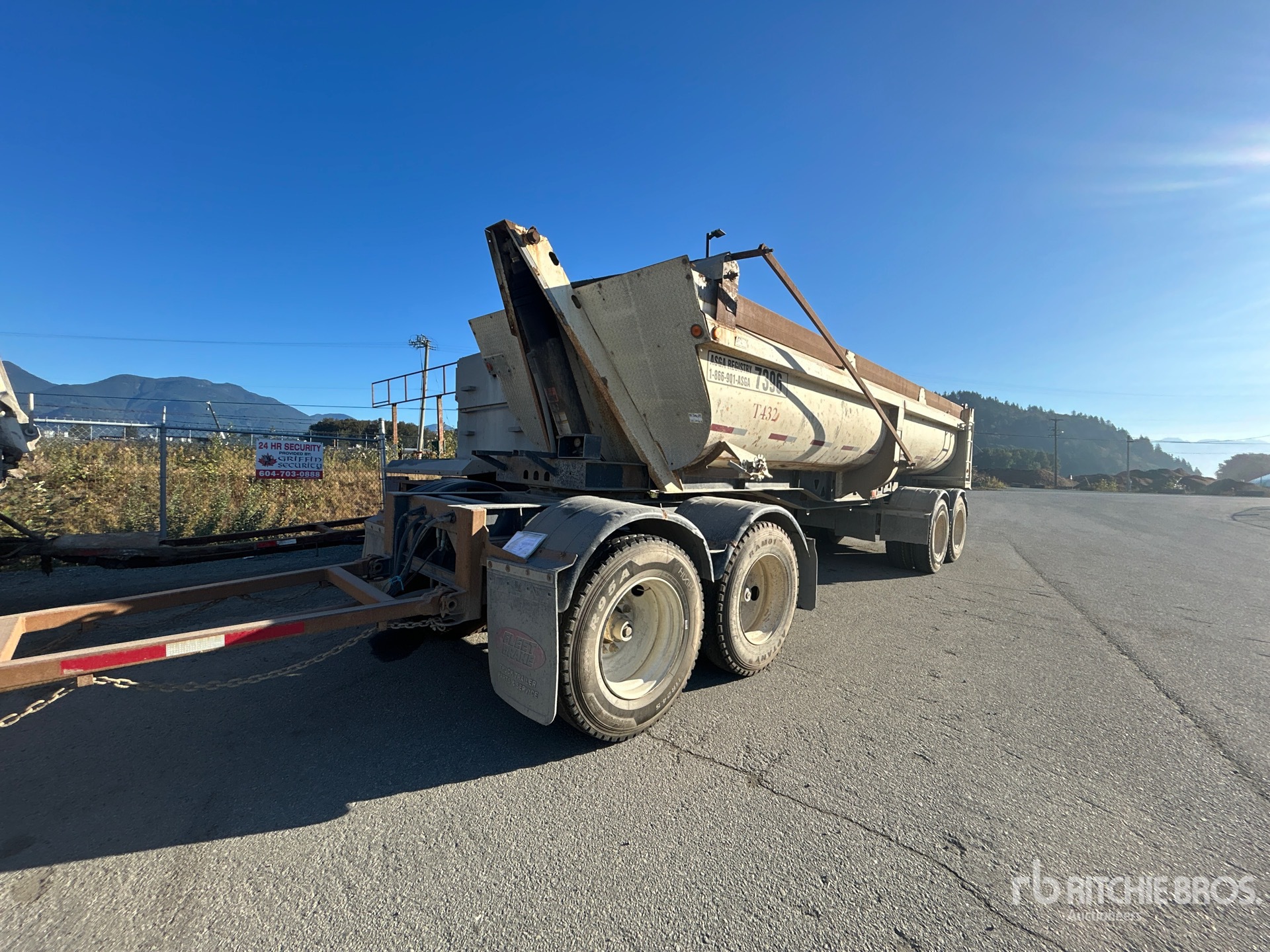 2003 Midland 24 FT 3 IN QUAD/A TURNTABLE