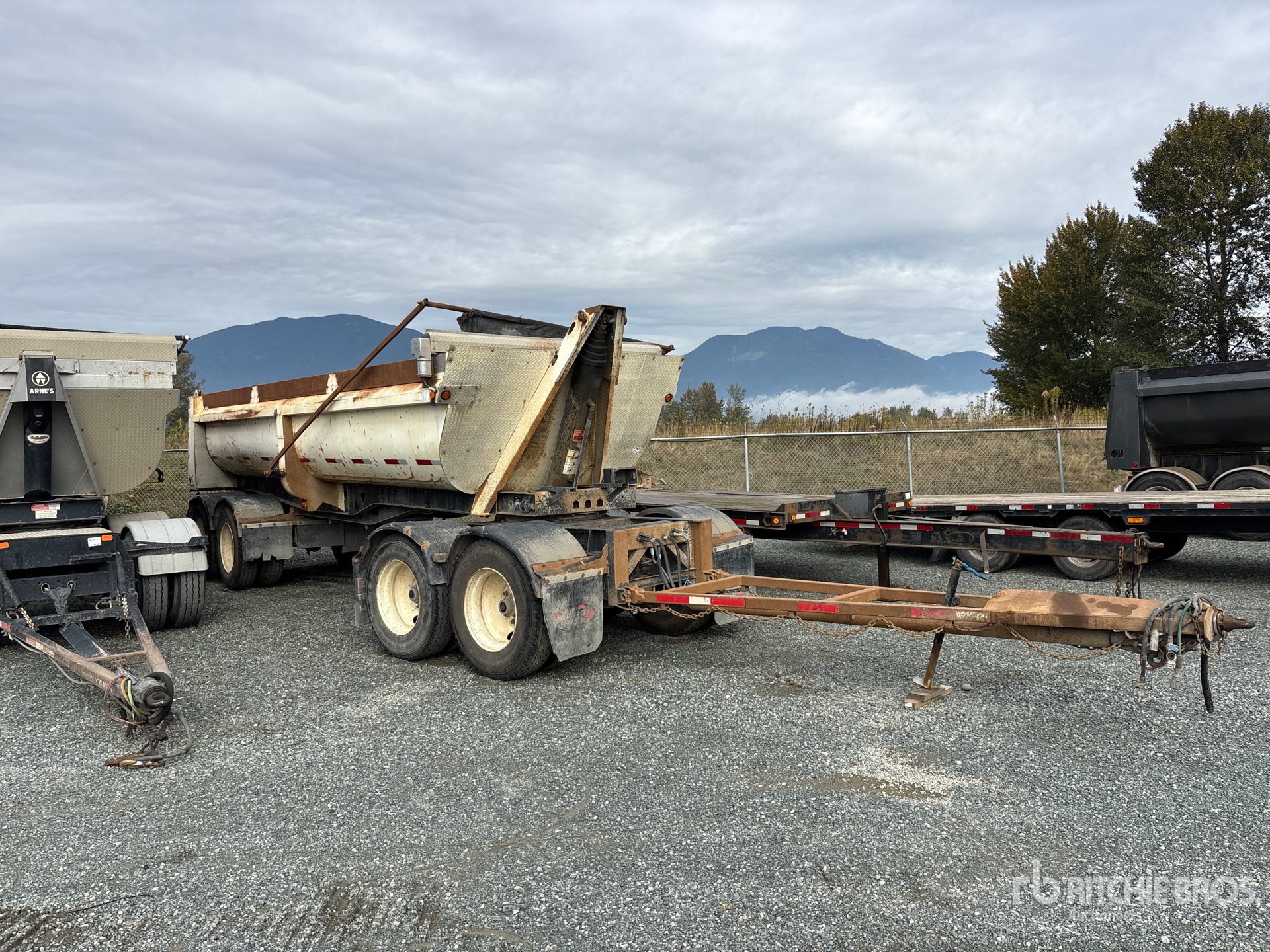 2003 Midland 24 FT 3 IN QUAD/A