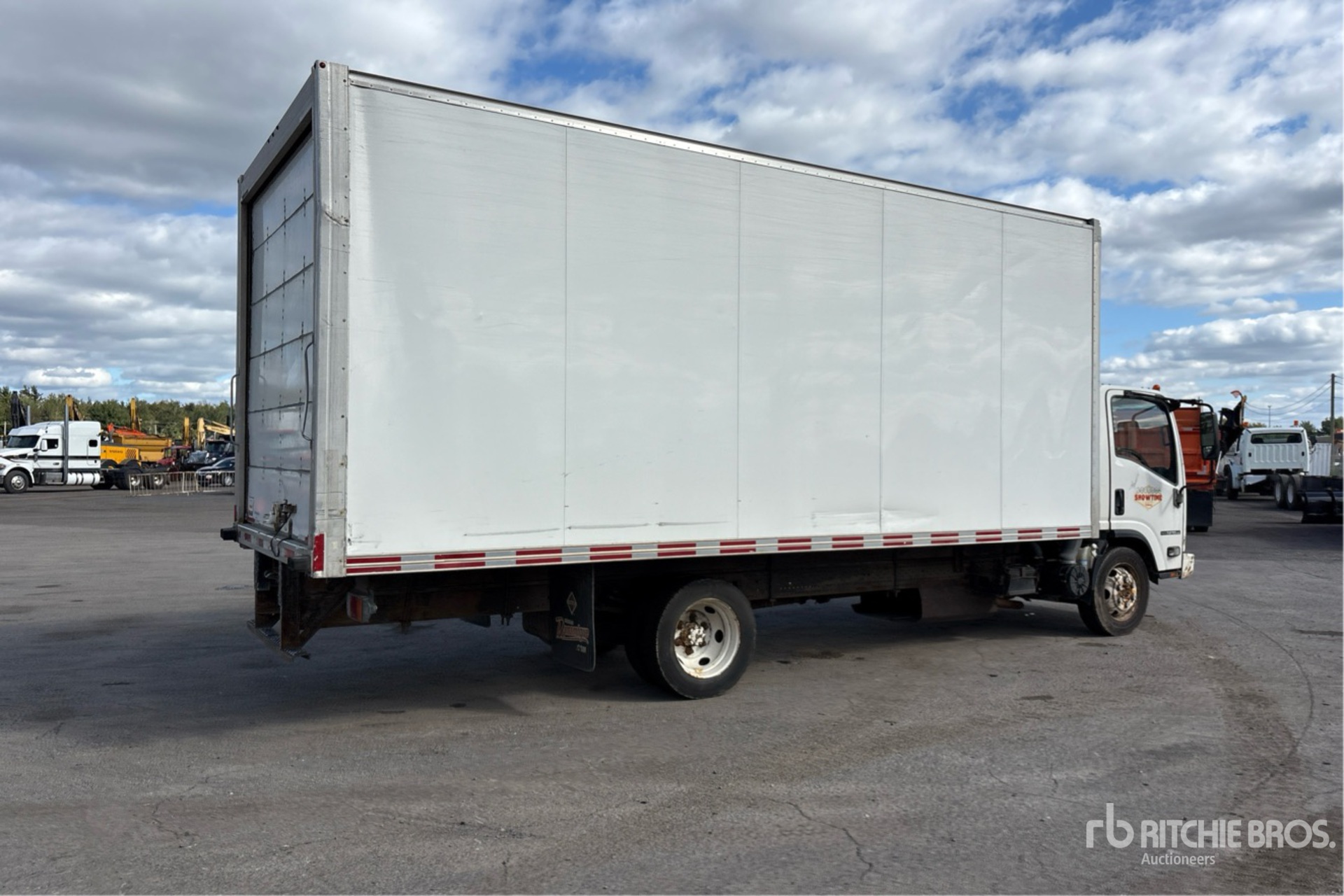 2018 Isuzu NPR HD