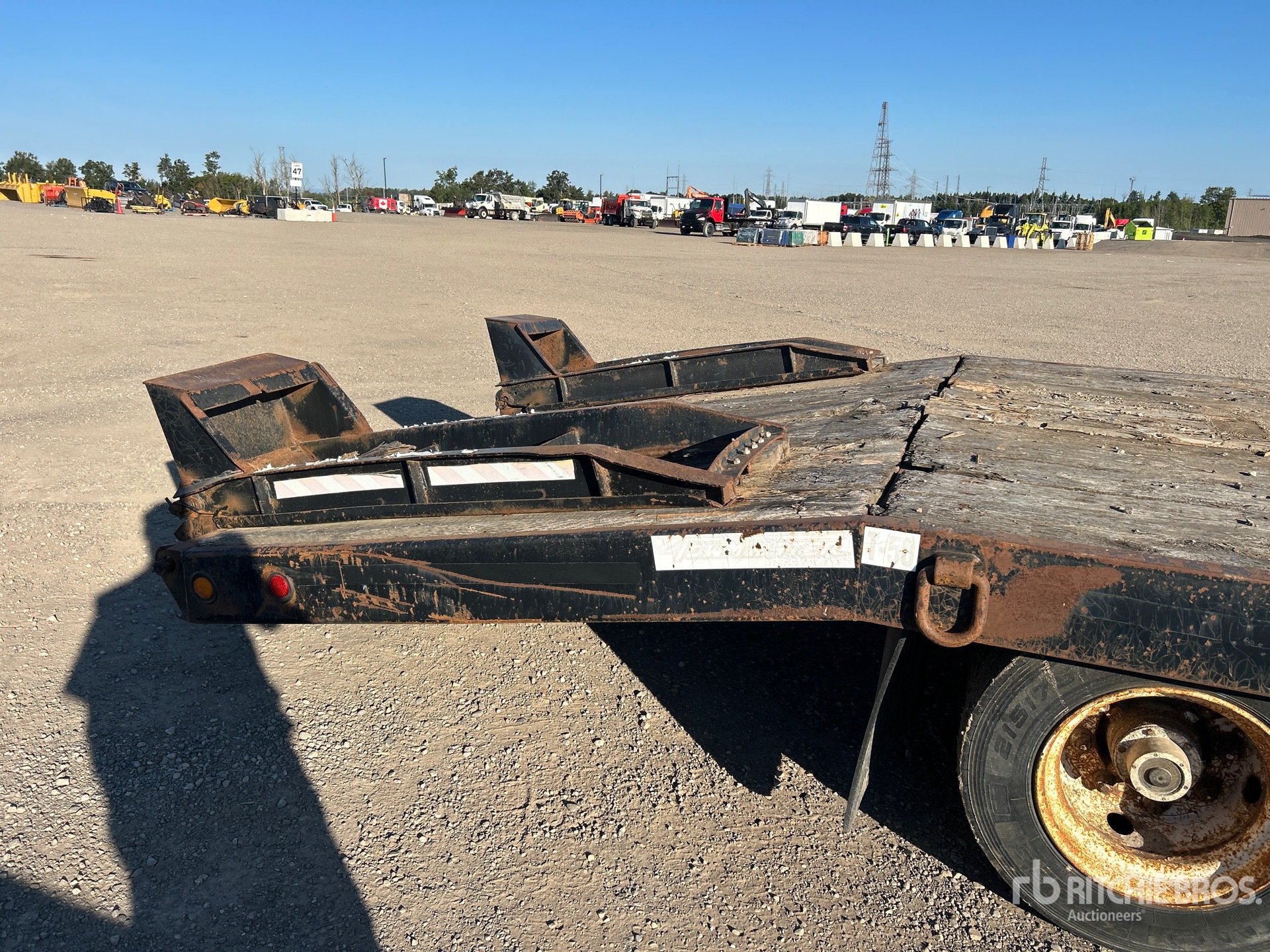 2007 Towmaster 28 ft Tri/A