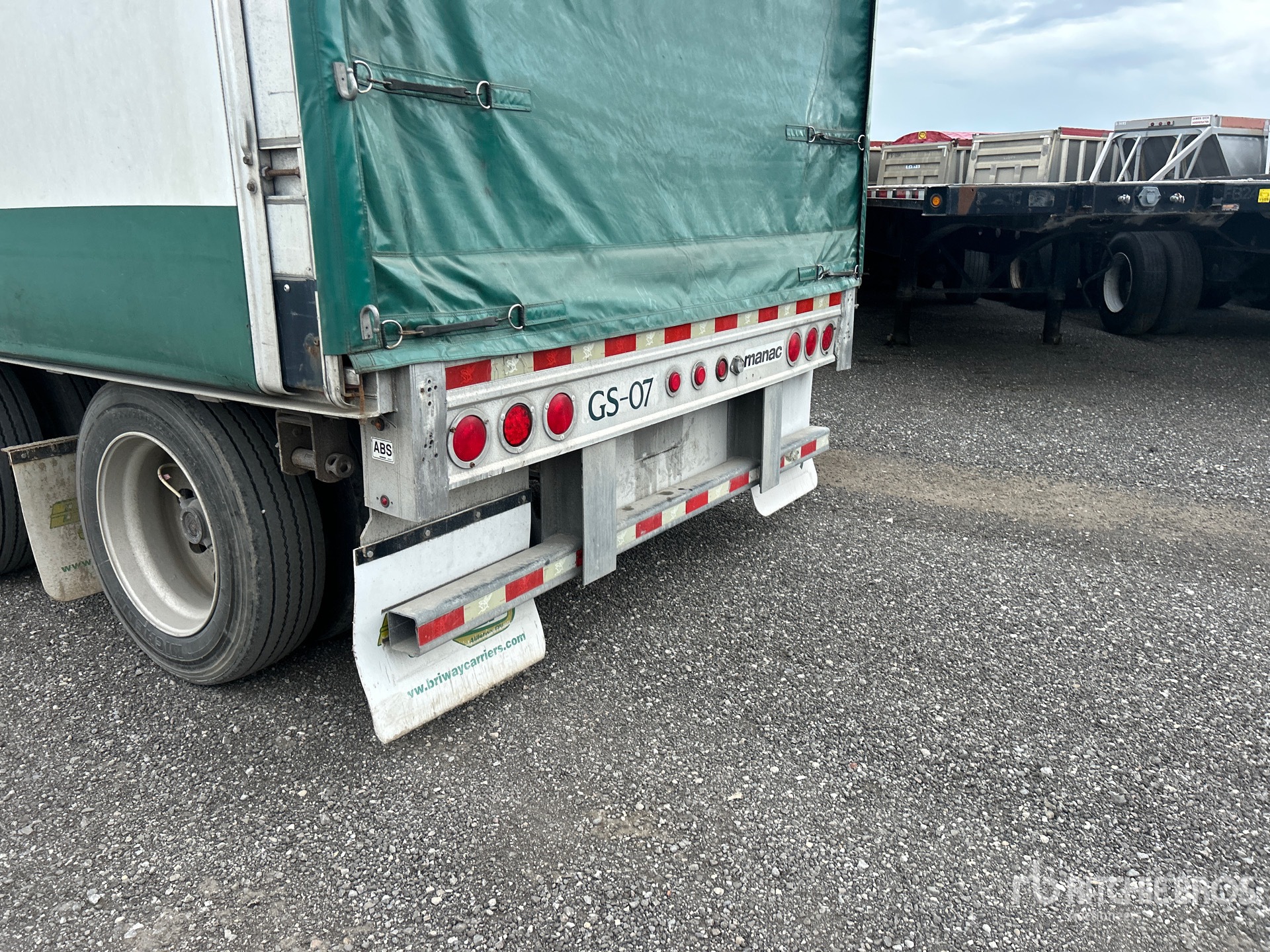 2017 Manac 48 ft T/A Step Deck