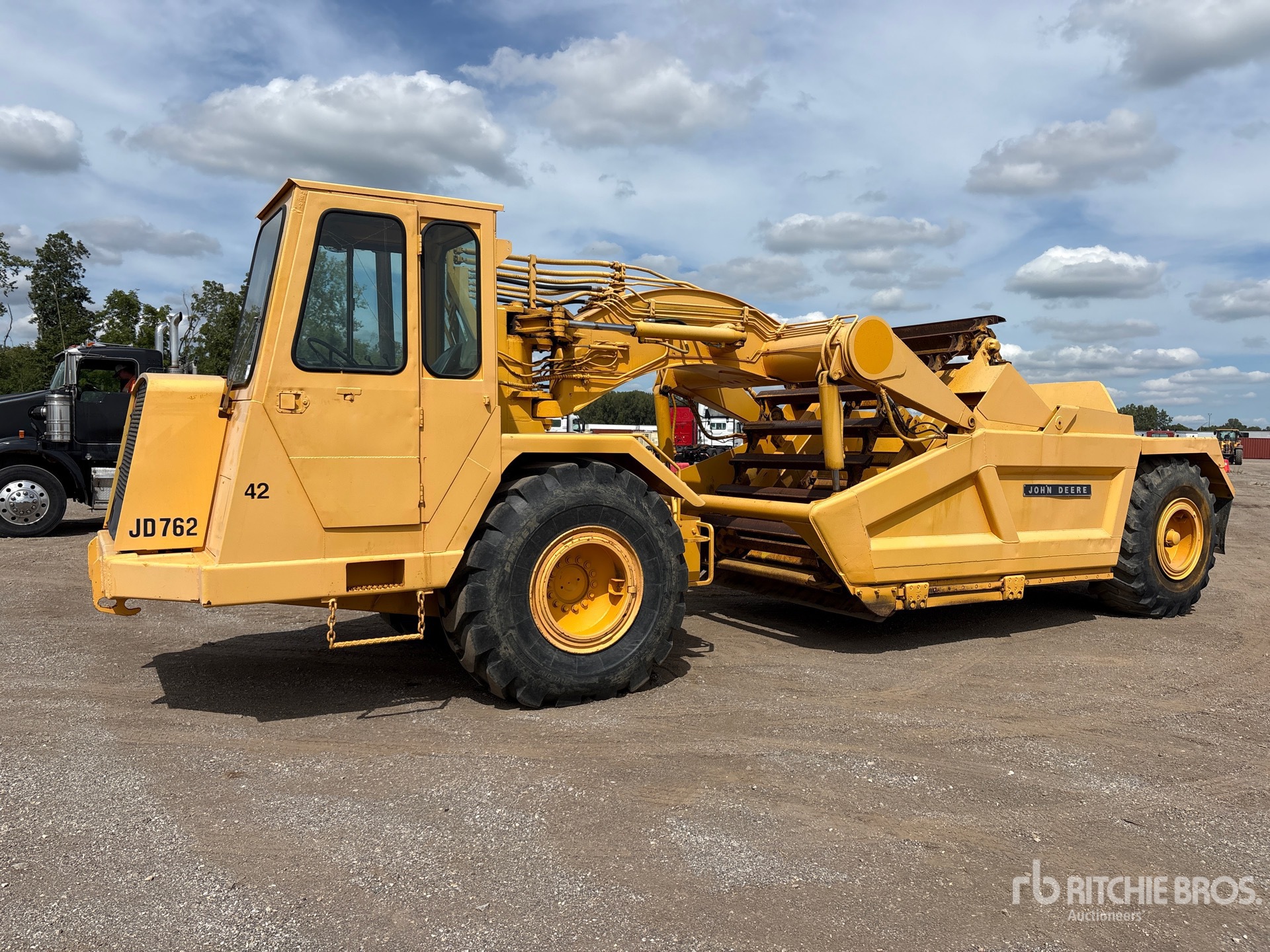 Photo of 1977 John Deere 762