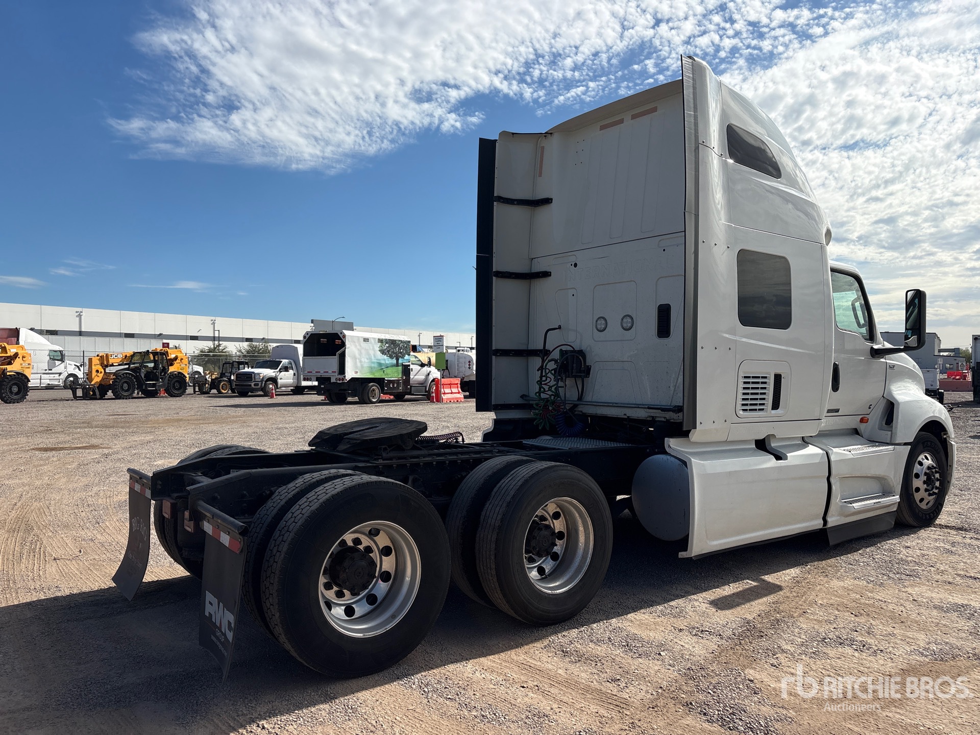 2023 International LT625