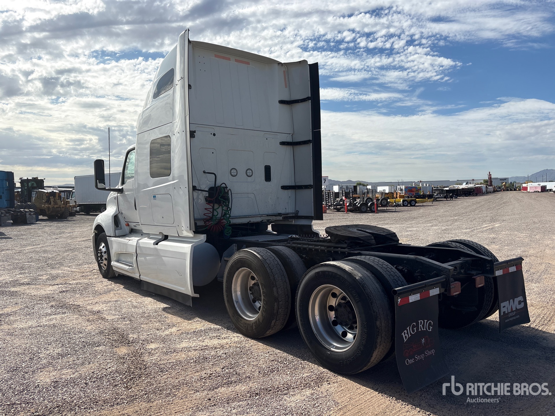 2023 International LT625
