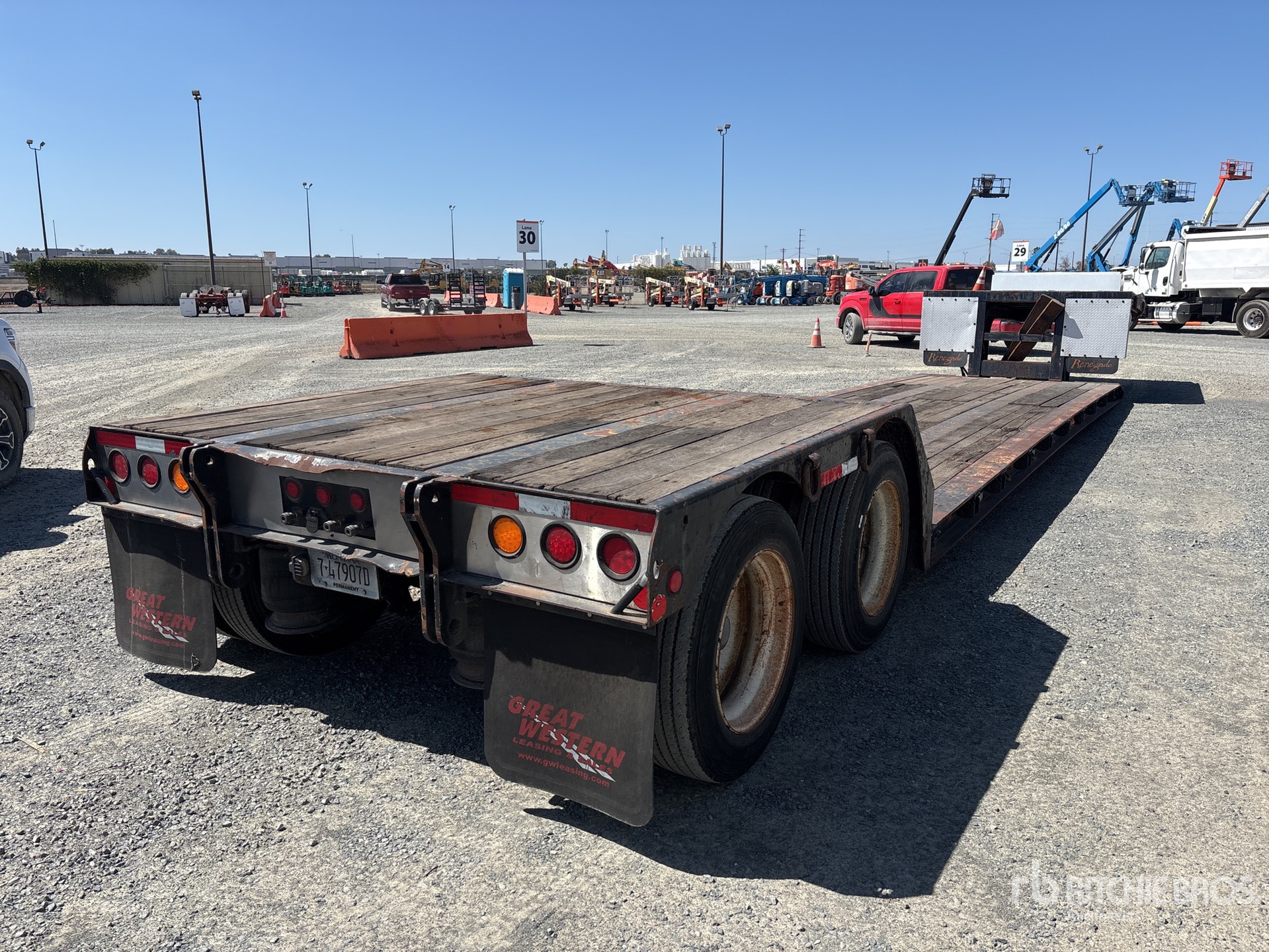 2016 Fontaine 45 ft T/A Removable Gooseneck