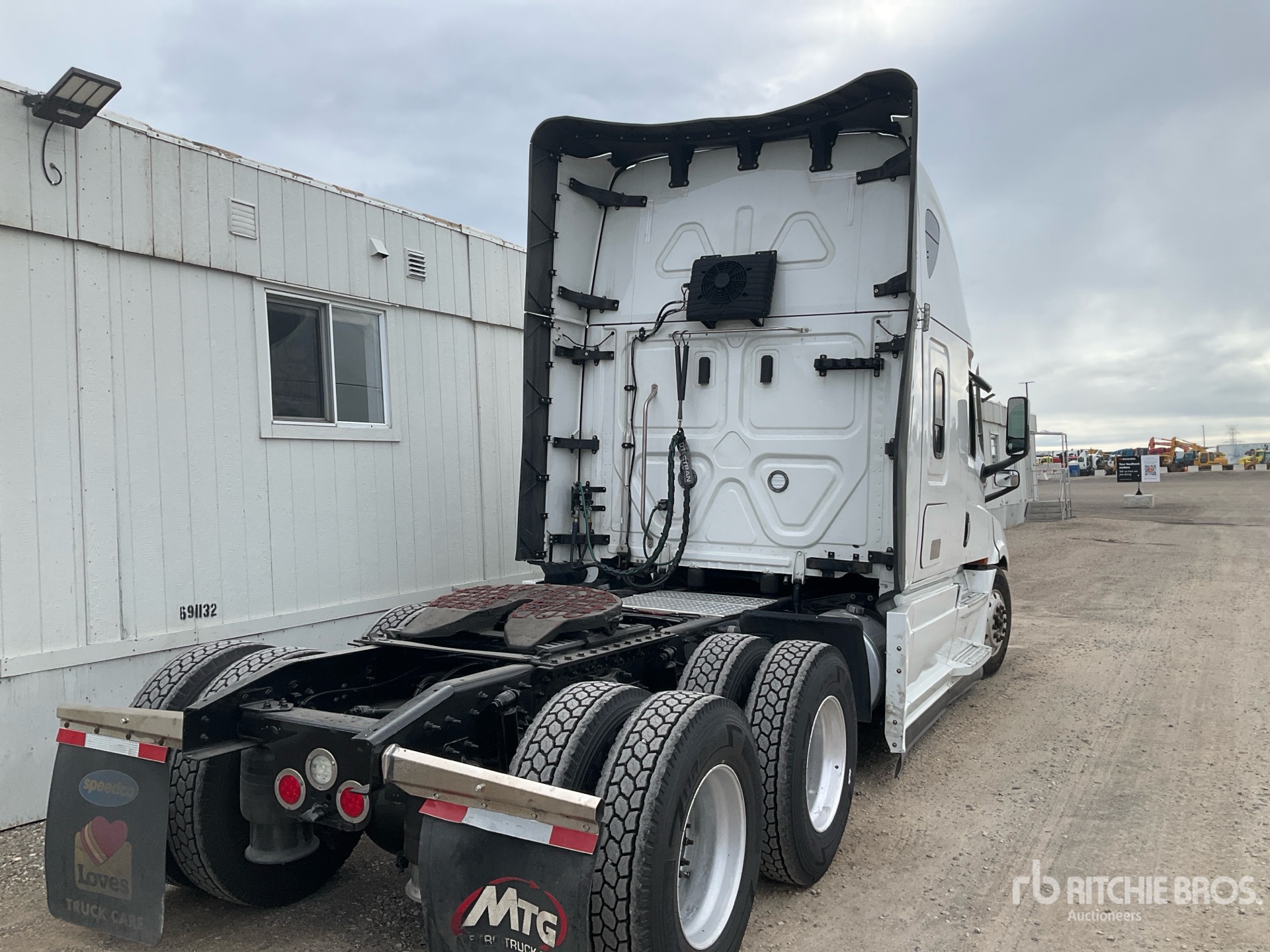 2023 Freightliner CASCADIA 126