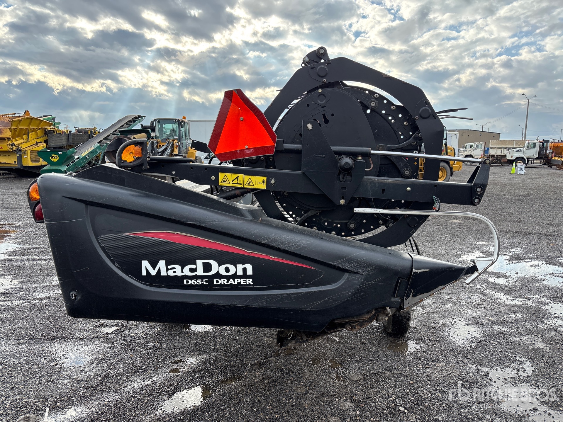2014 Macdon D65