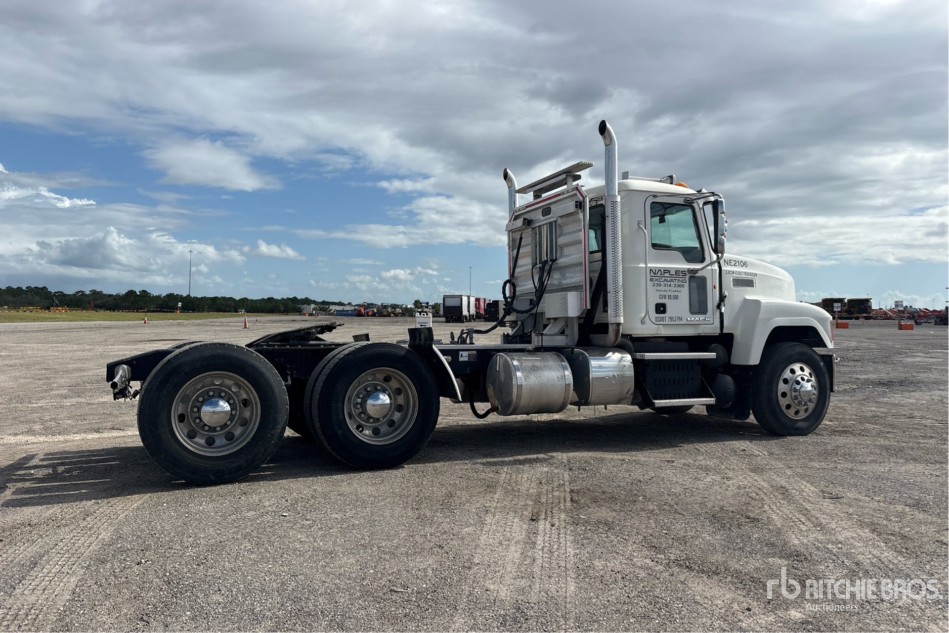 2015 Mack CHU613
