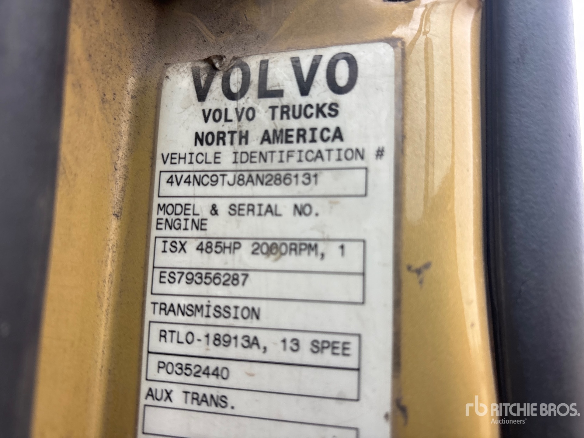 2010 Volvo VNL