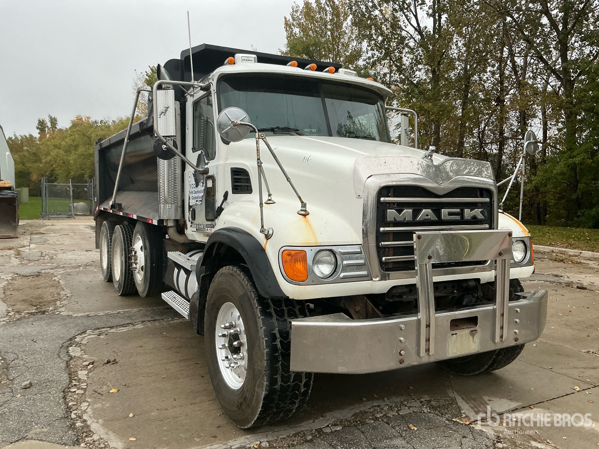 2004 Mack CV713