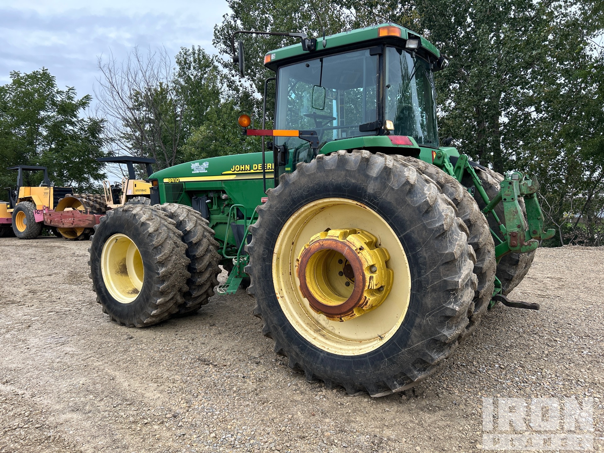 2000 John Deere 8410