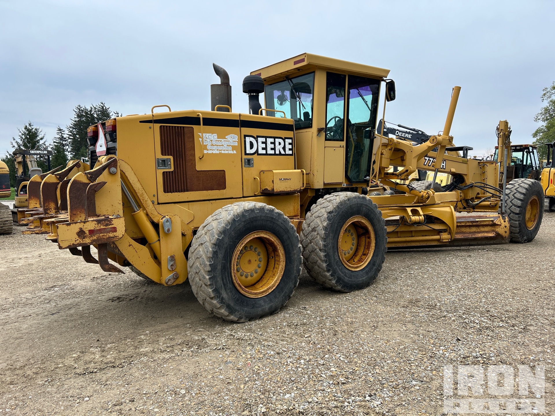 2000 John Deere 772CH