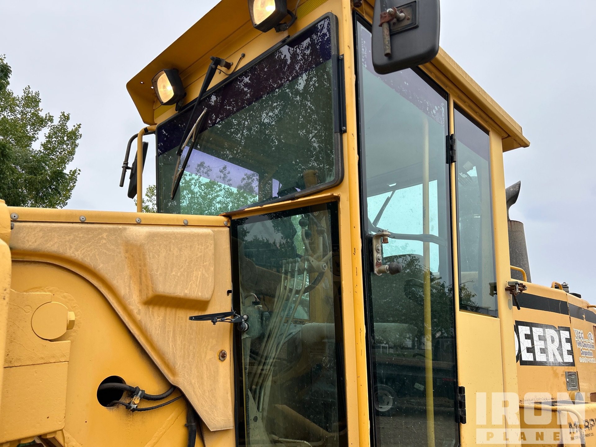 2000 John Deere 772CH