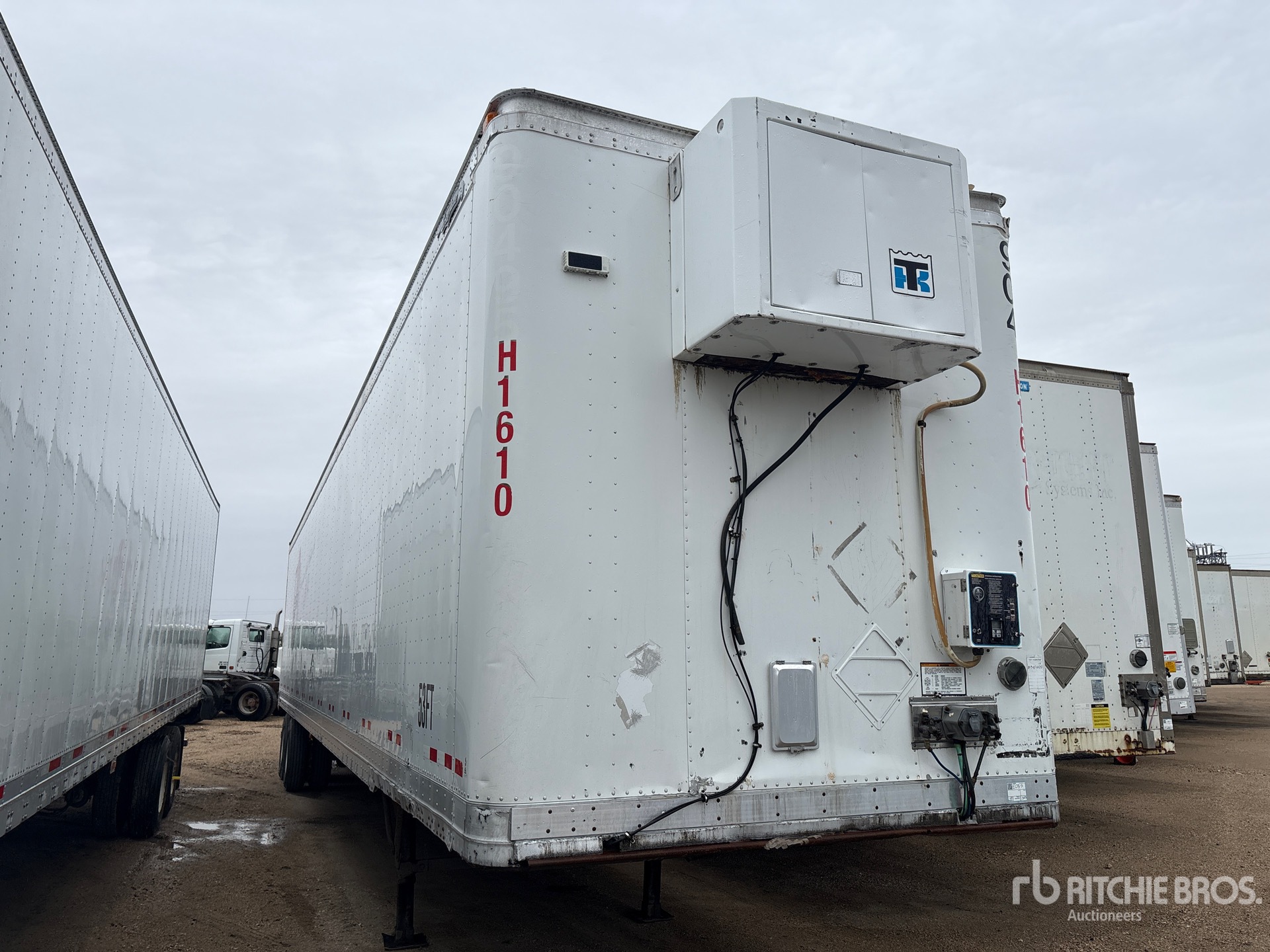 Great Dane 53 FT X 102 IN T/A HEATED