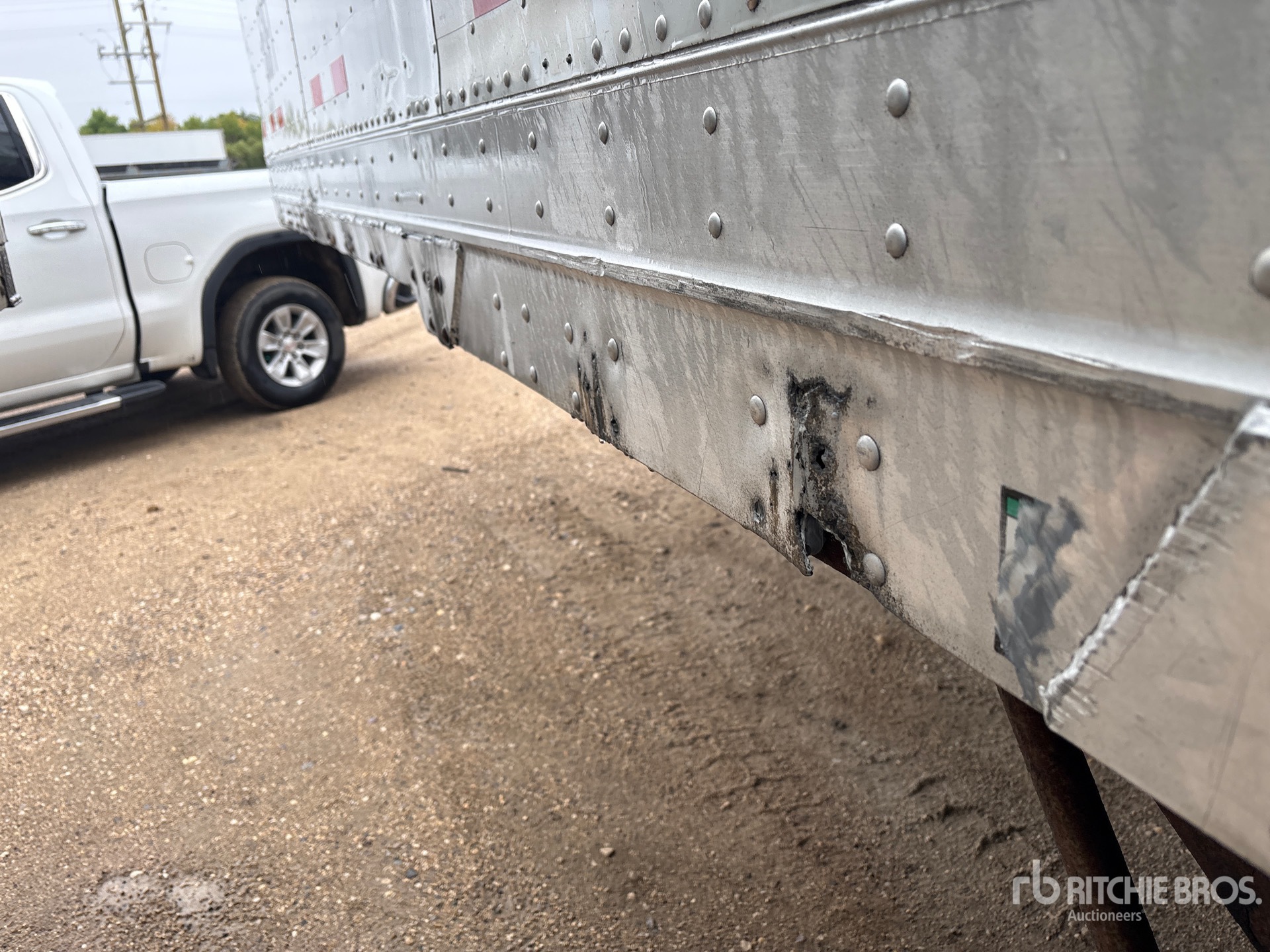 Great Dane 53 FT X 102 IN T/A HEATED