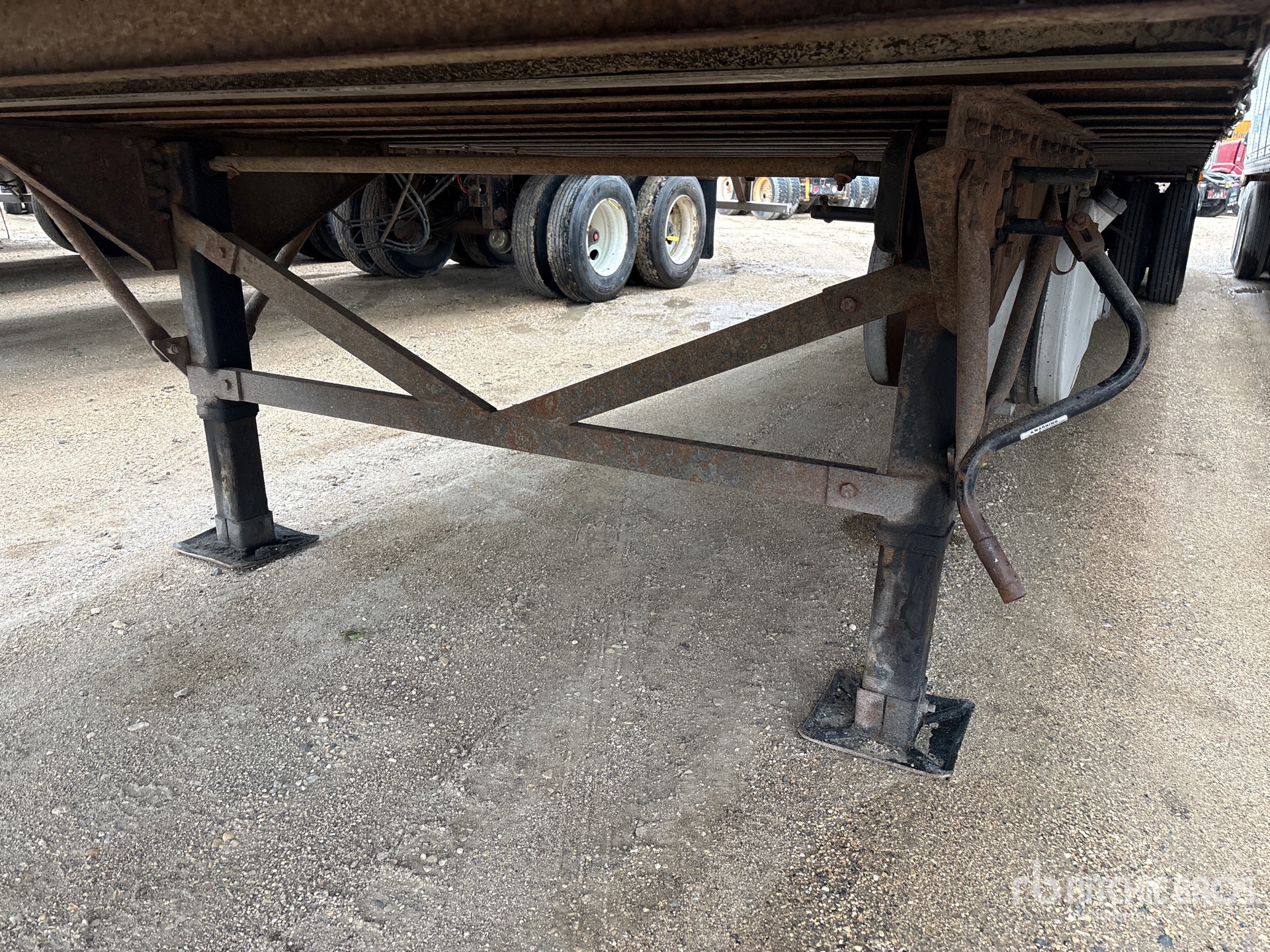 Great Dane 53 FT X 102 IN T/A HEATED