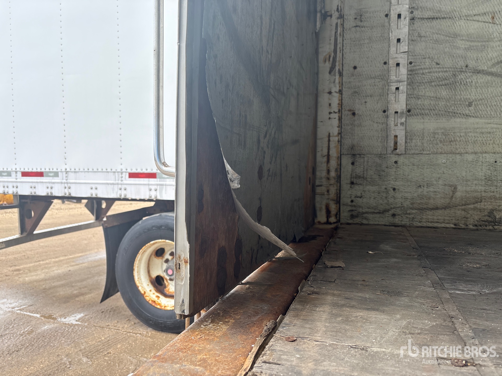 2006 Great Dane 53 FT X 102 IN T/A HEATED