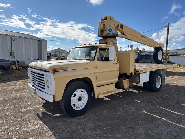 Pitman 10000 lb Straight Boom on 1968 Ford W900 4x2 Boom Truck Pitman 10000 lb Straight Boom on 1968 Ford W900 4x2 Boom Truck