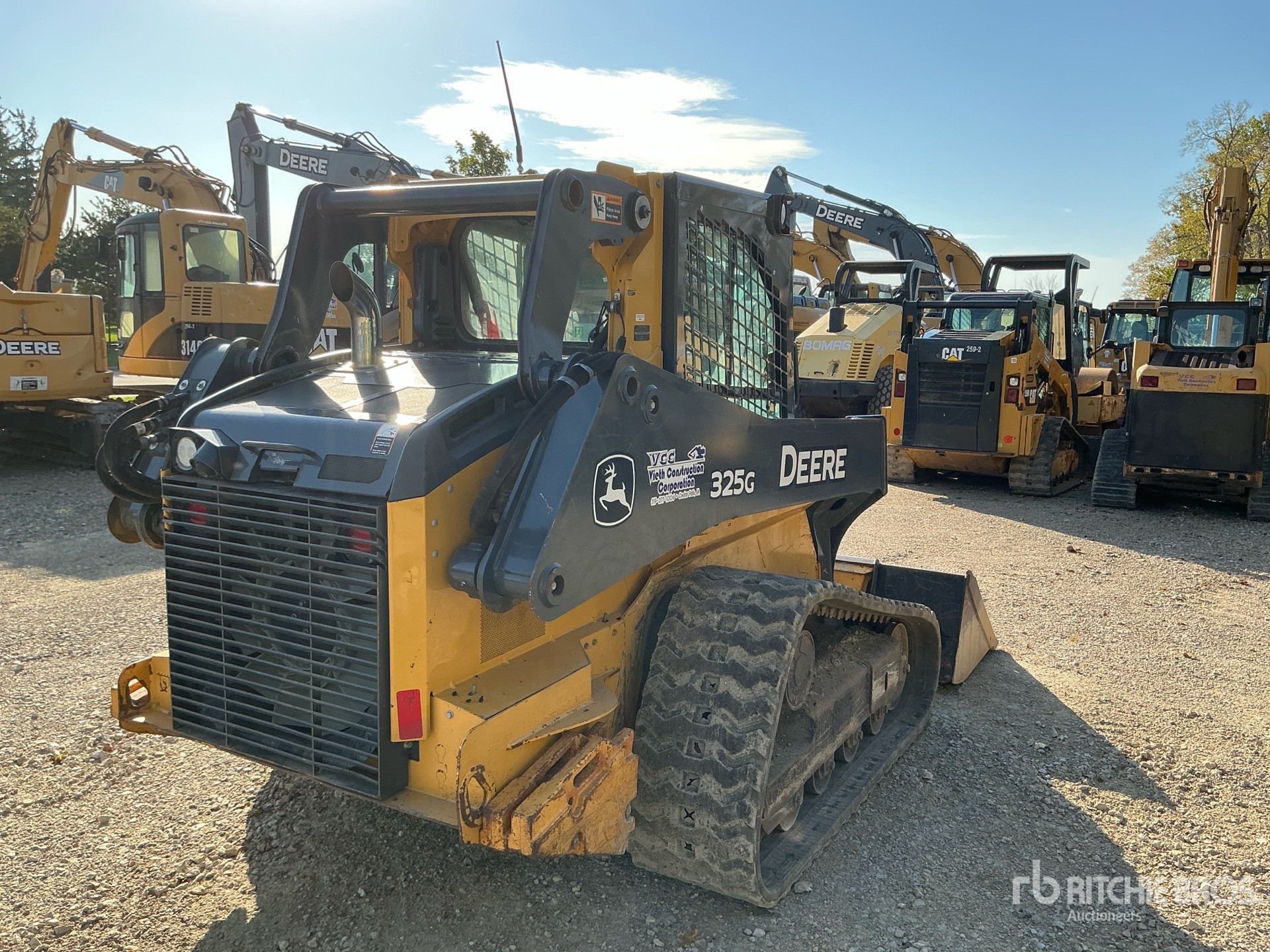 2019 John Deere 325G
