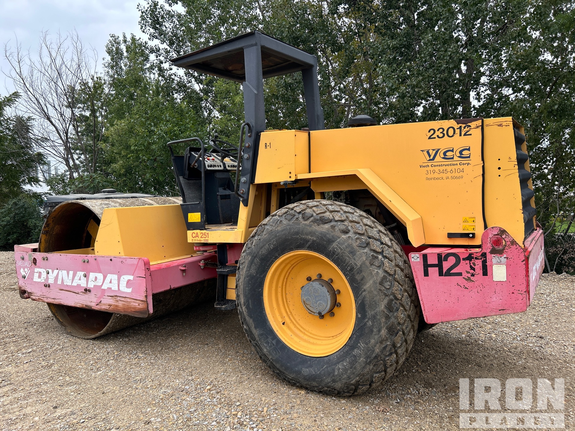 1997 Dynapac CA251A