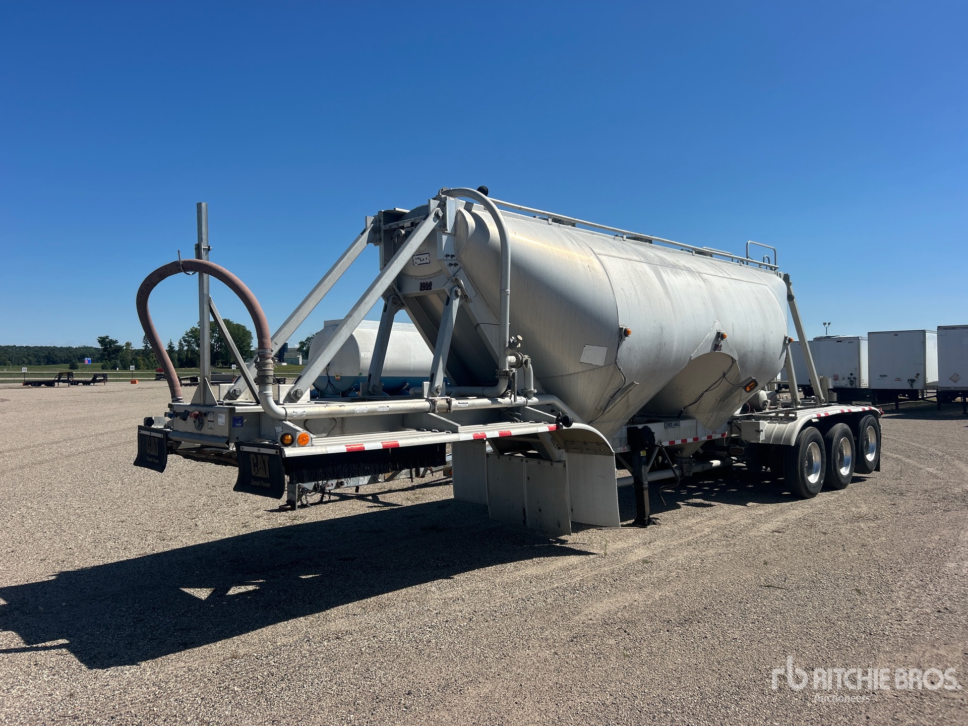 Photo of 2012 Polar 840 gal Tri/A