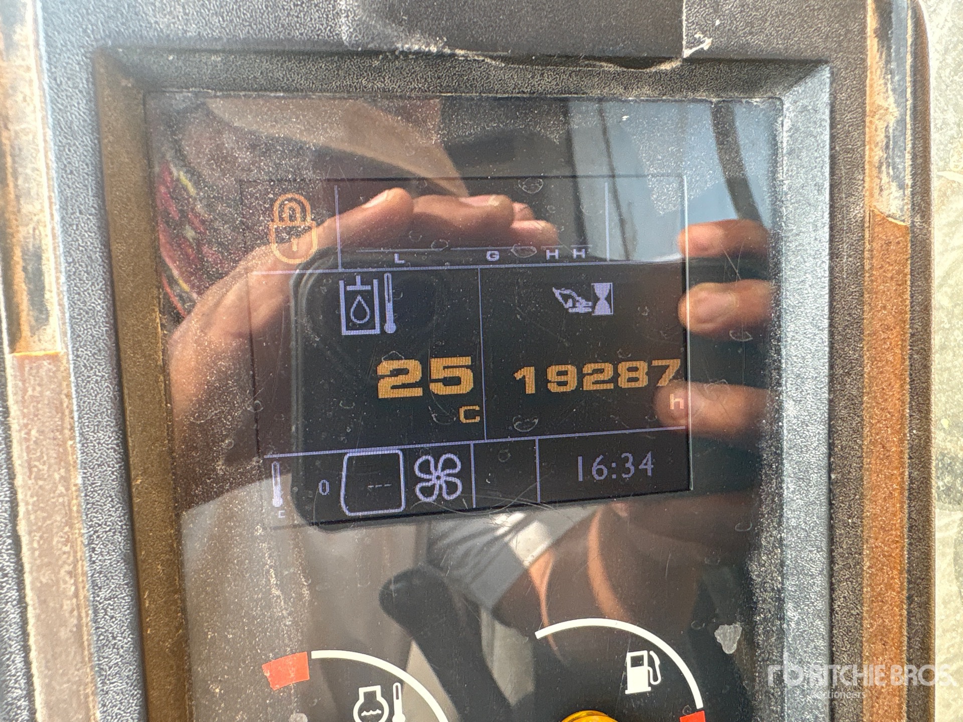 2017 JCB JS220