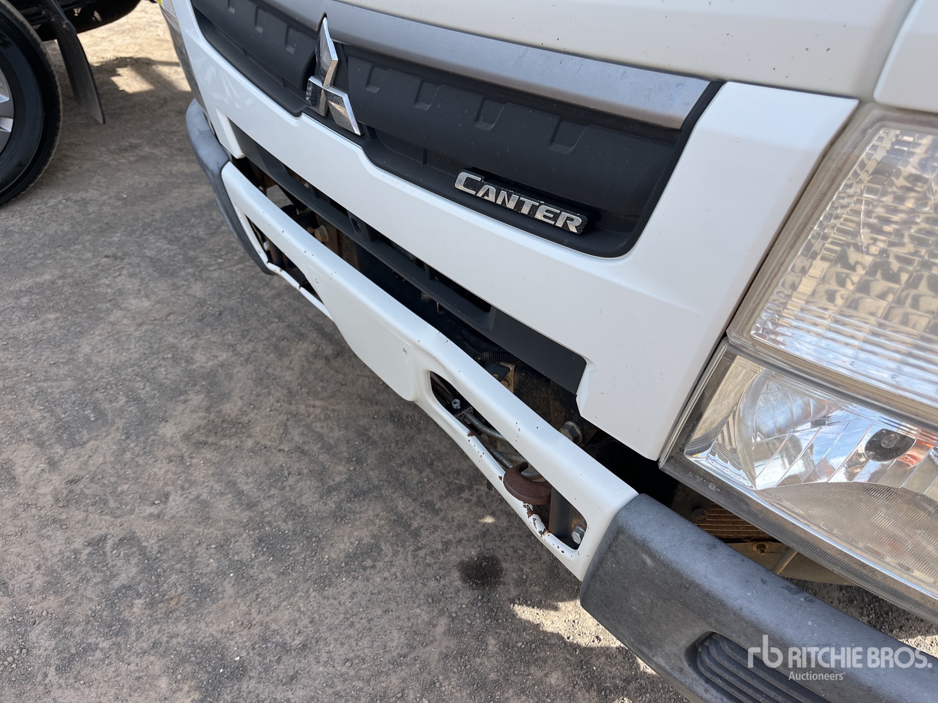 2017 Mitsubishi FUSO CANTER 7/8