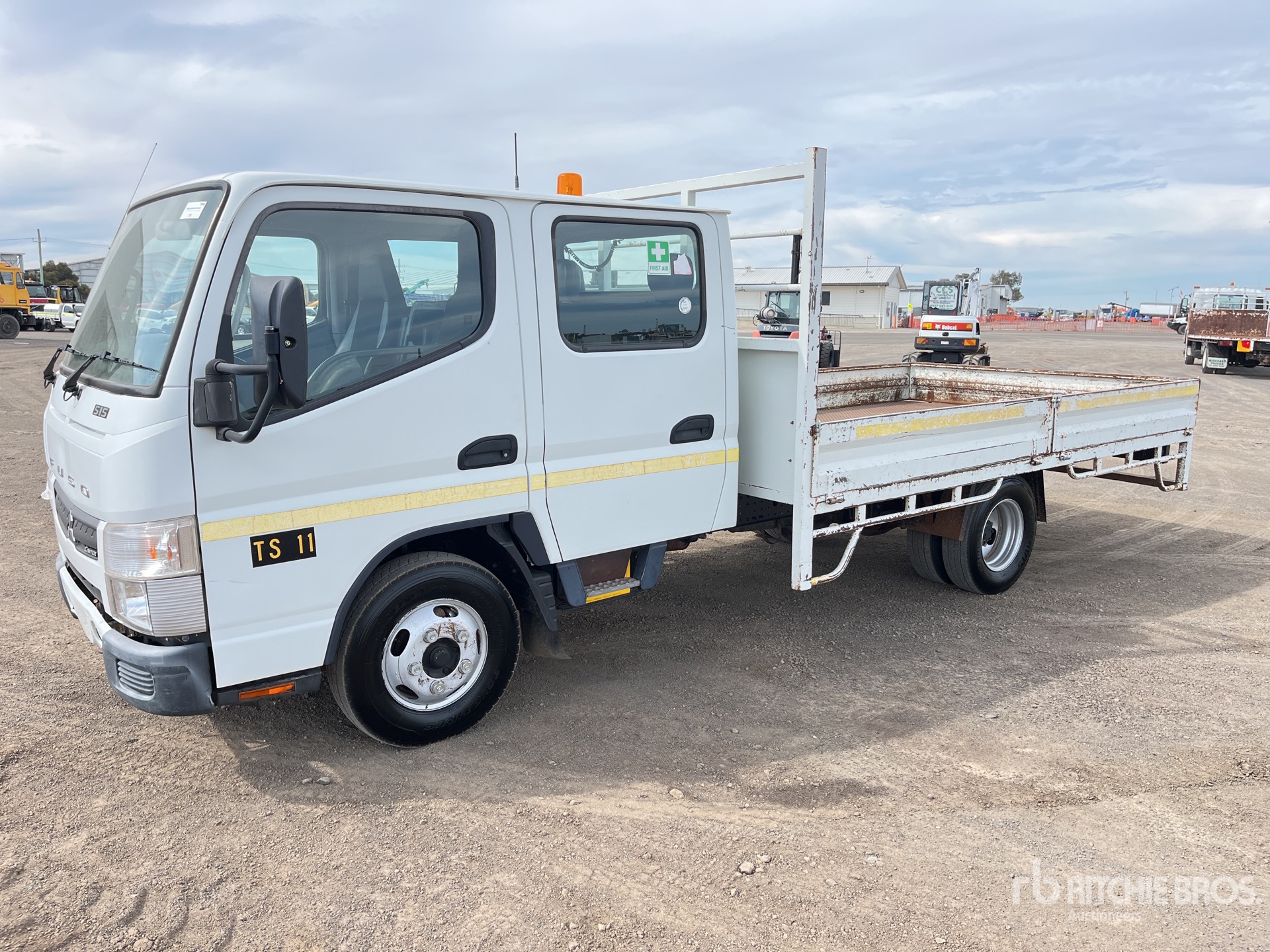 2017 Mitsubishi FUSO CANTER 7/8