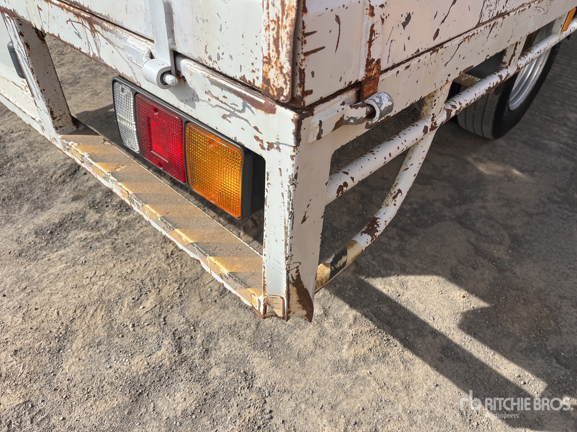 2017 Mitsubishi FUSO CANTER 7/8