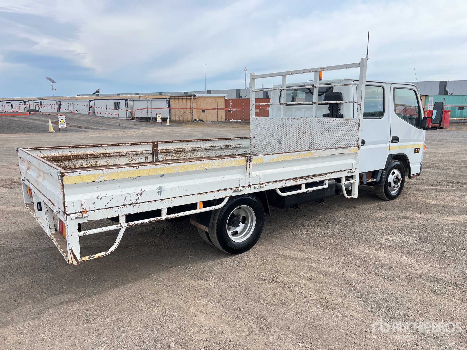 2017 Mitsubishi FUSO CANTER 7/8