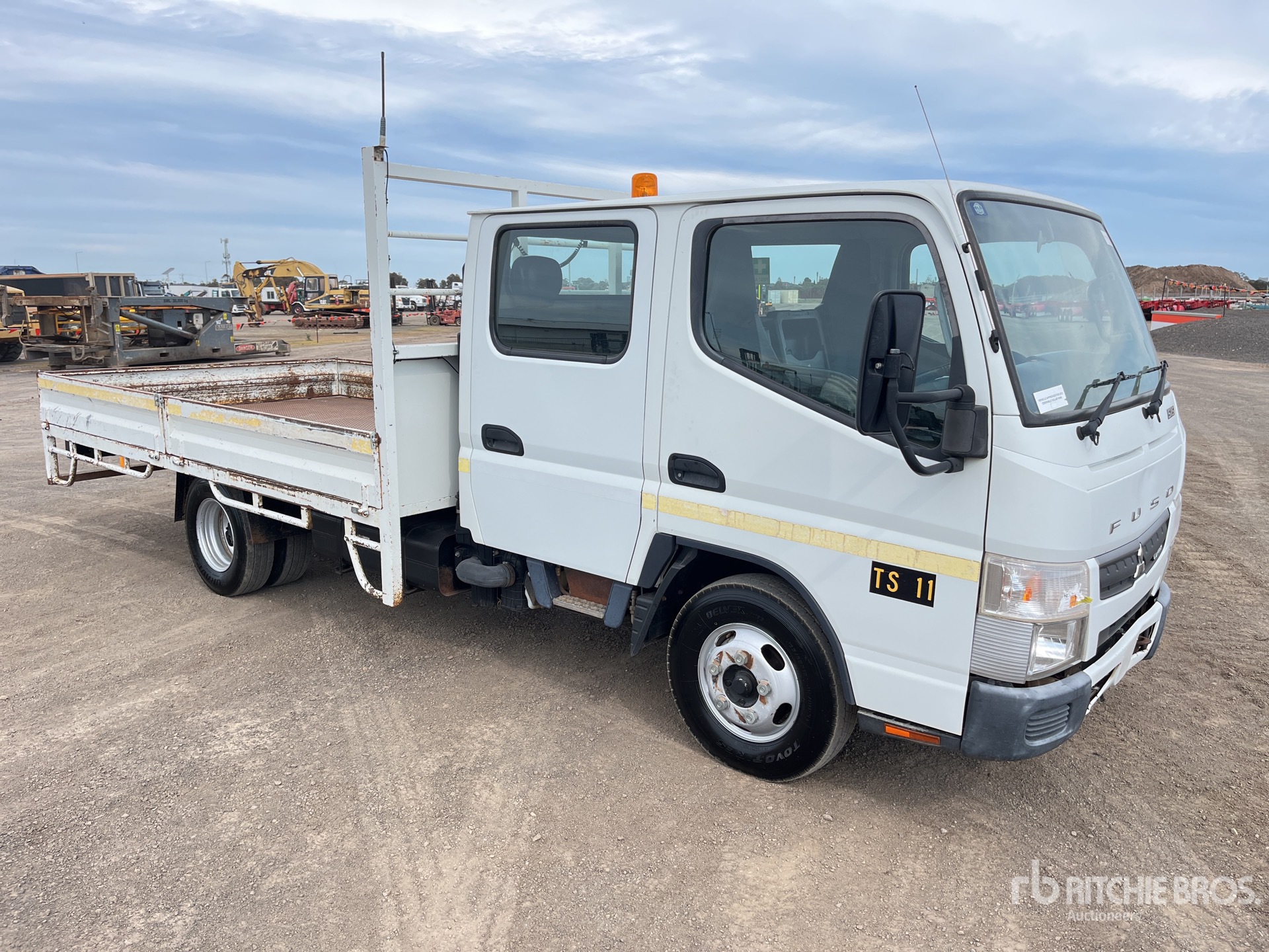Photo of 2017 Mitsubishi FUSO CANTER 515