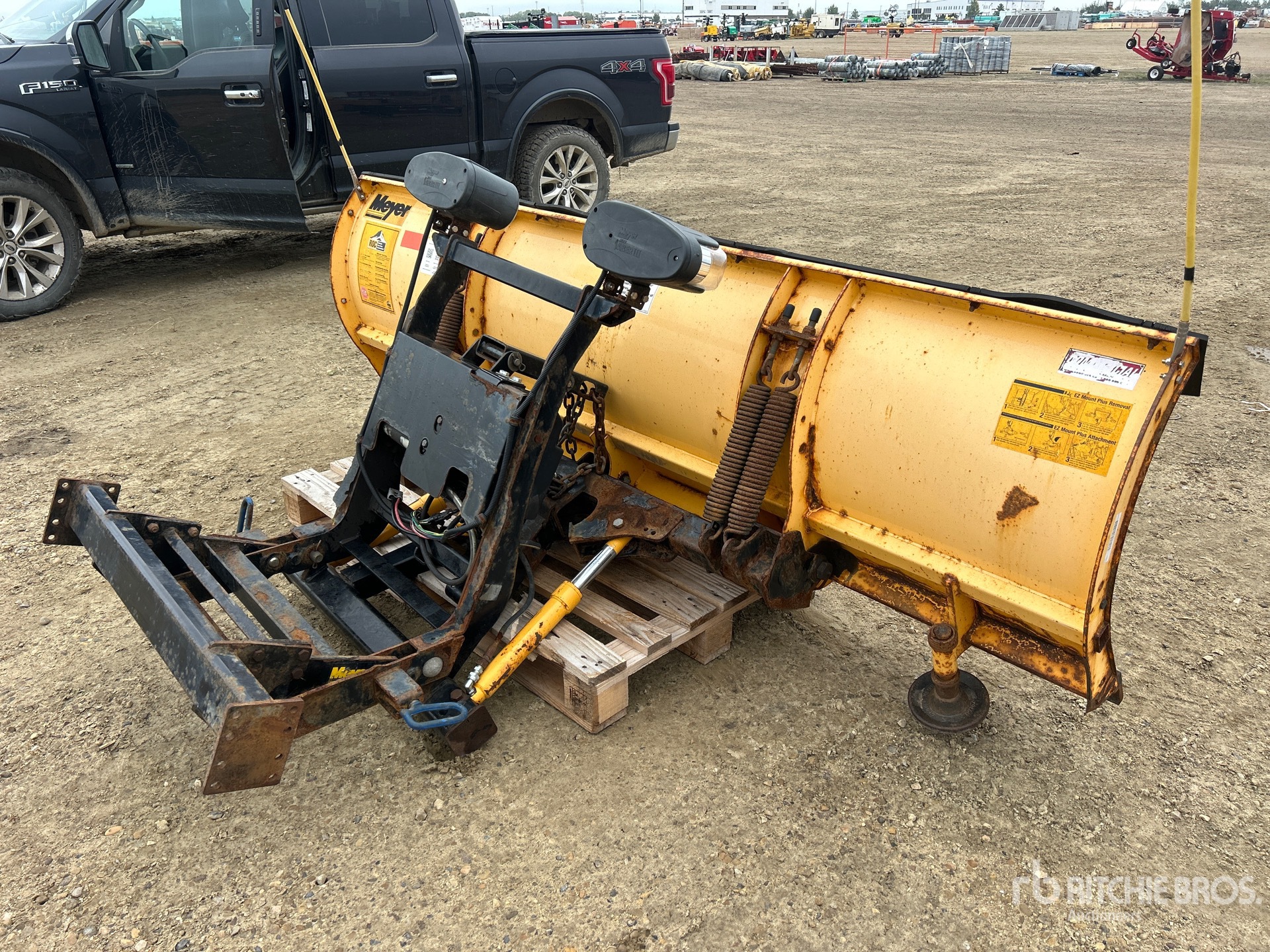 Meyer 102 IN TRUCK MOUNTED