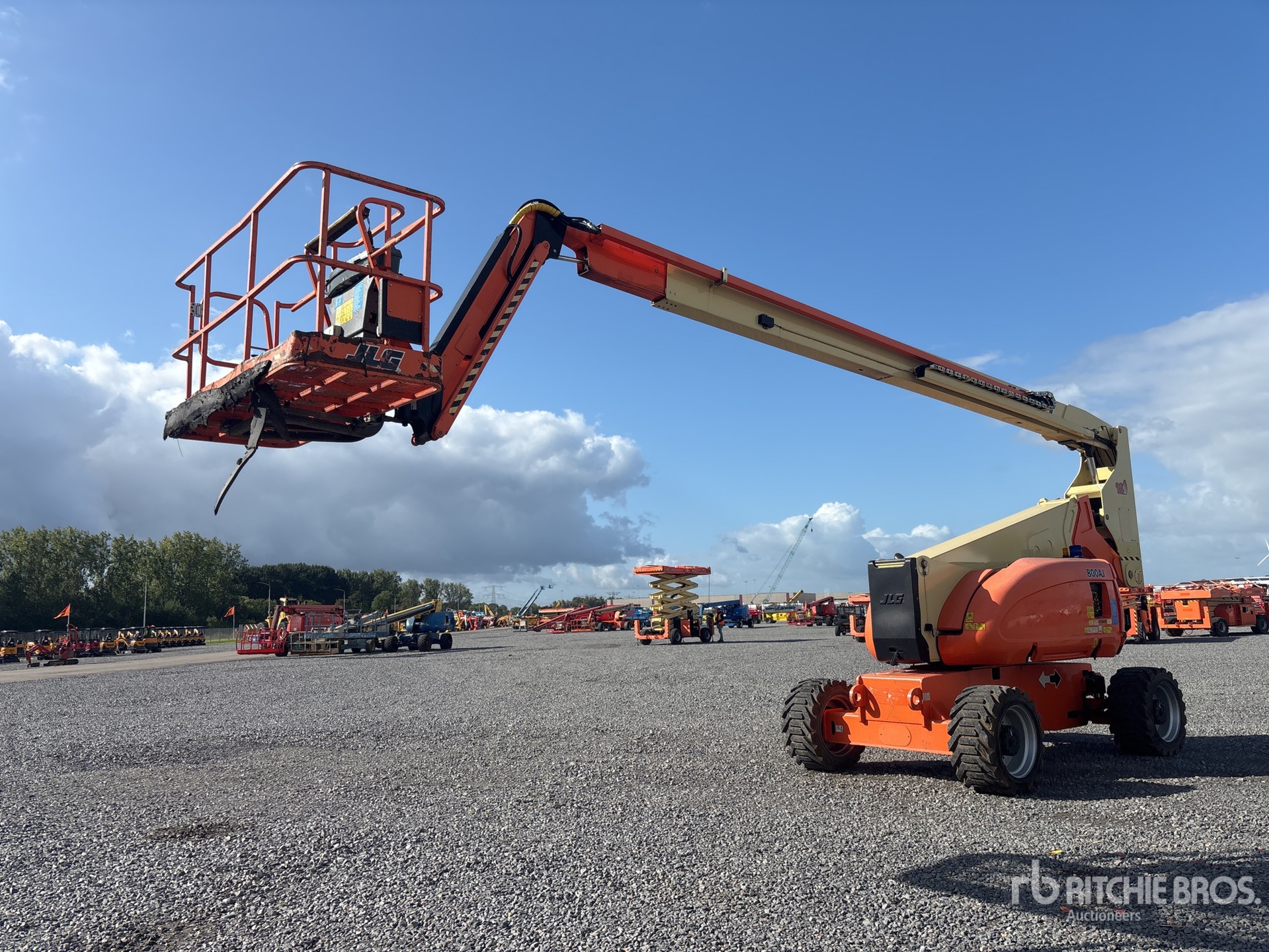 2016 JLG 800 AJ