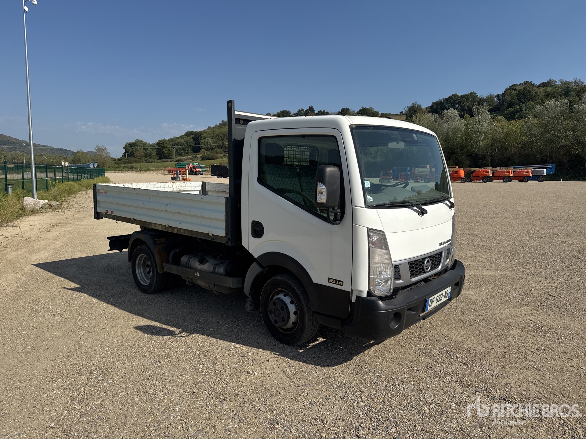 2014 Nissan NT 400 CABSTAR