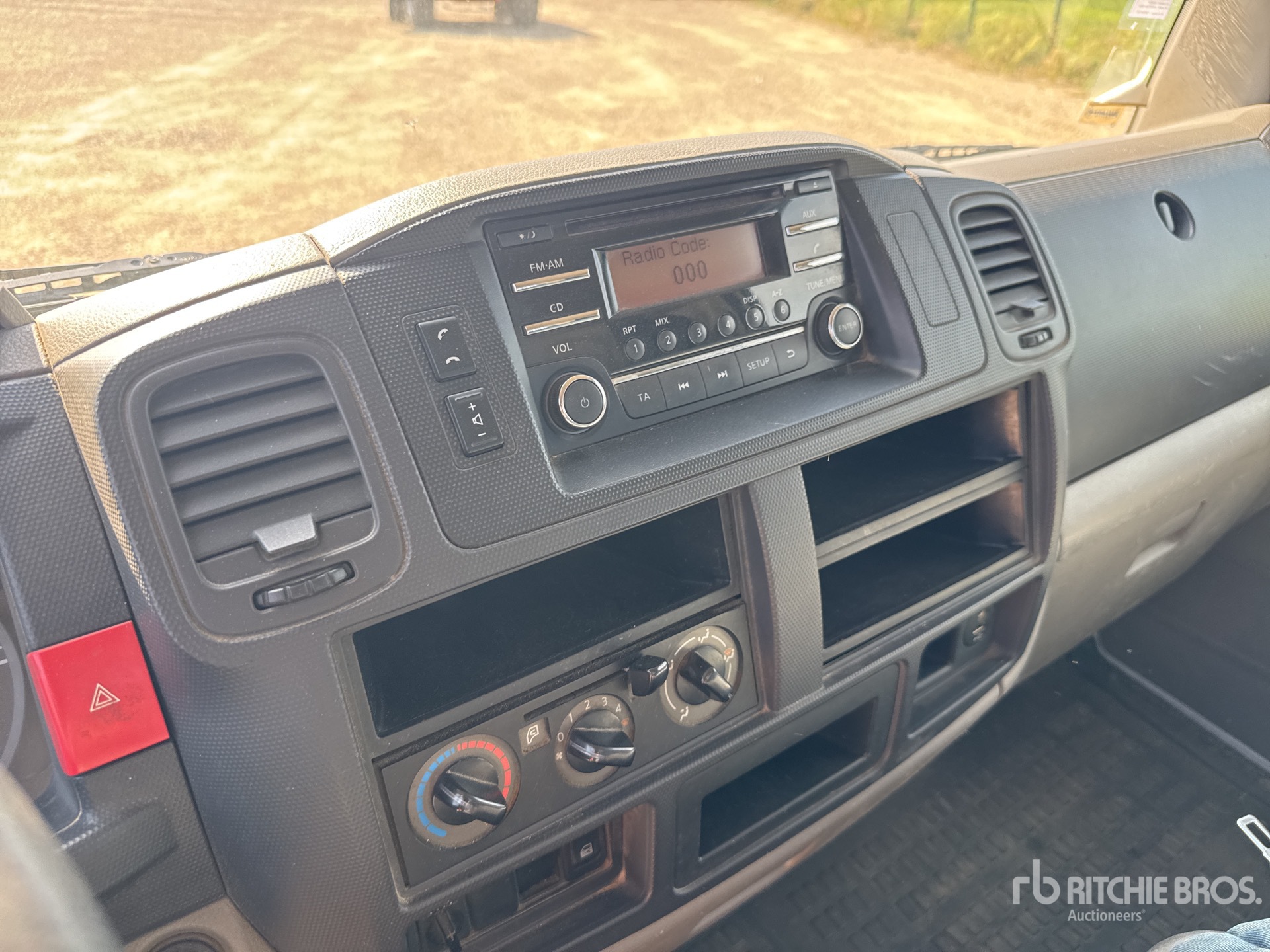 2014 Nissan NT 400 CABSTAR