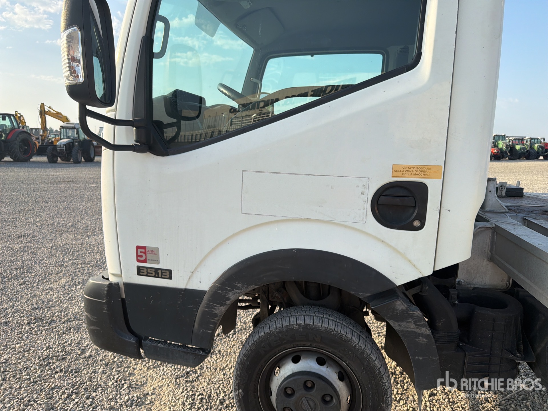 Nissan NT400