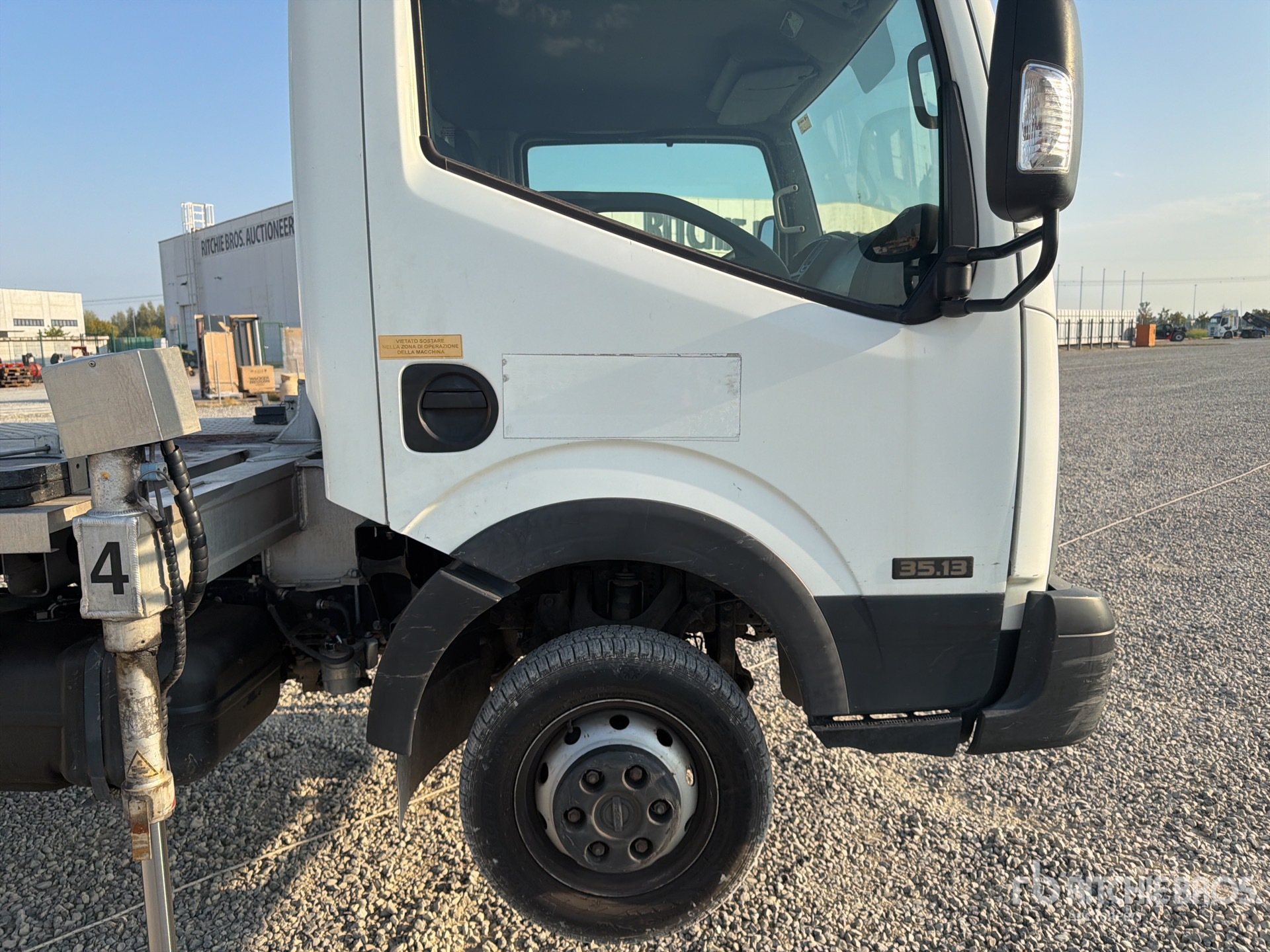 Nissan NT400