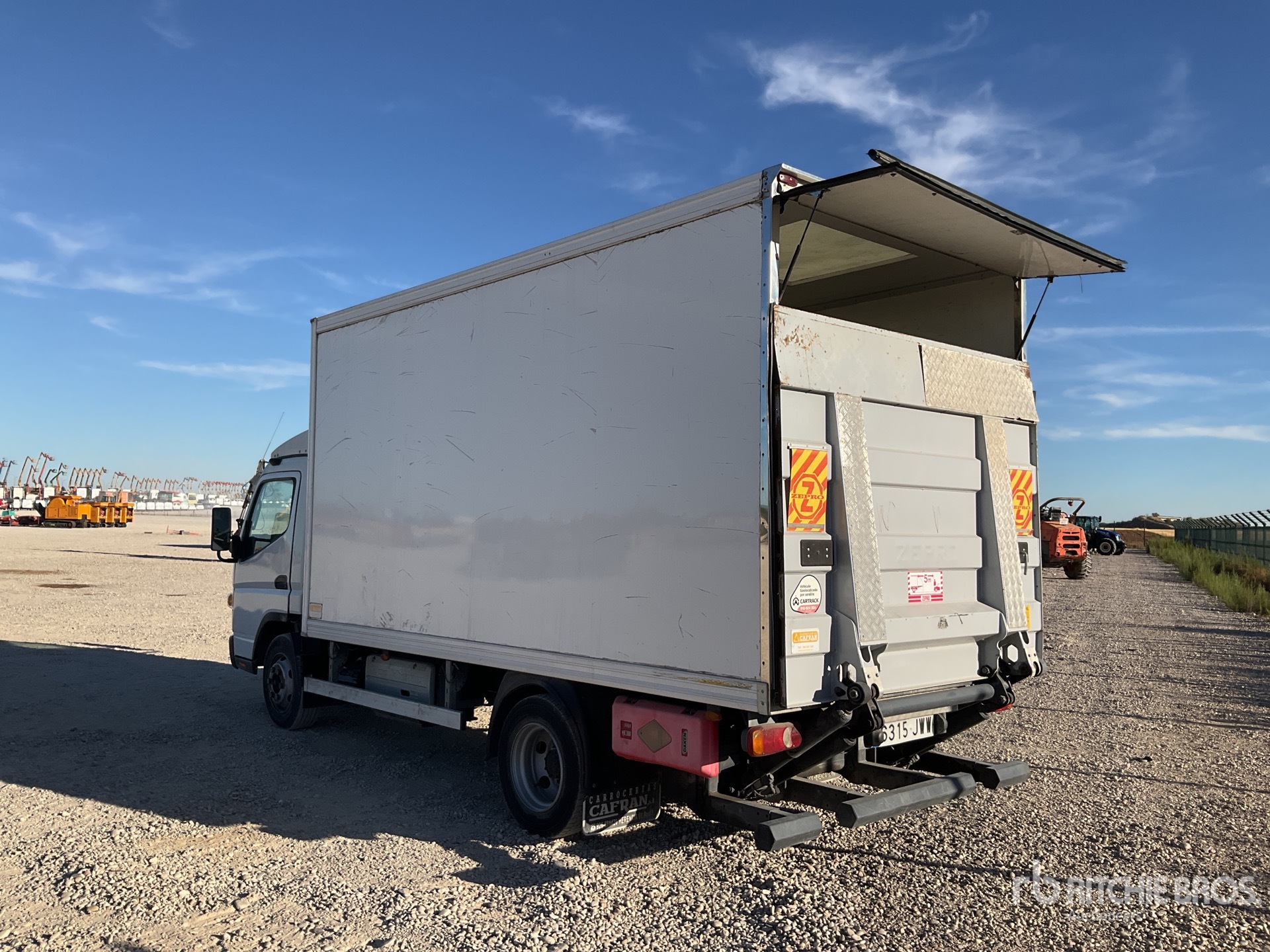 2017 Mitsubishi FUSO CANTER 7C1