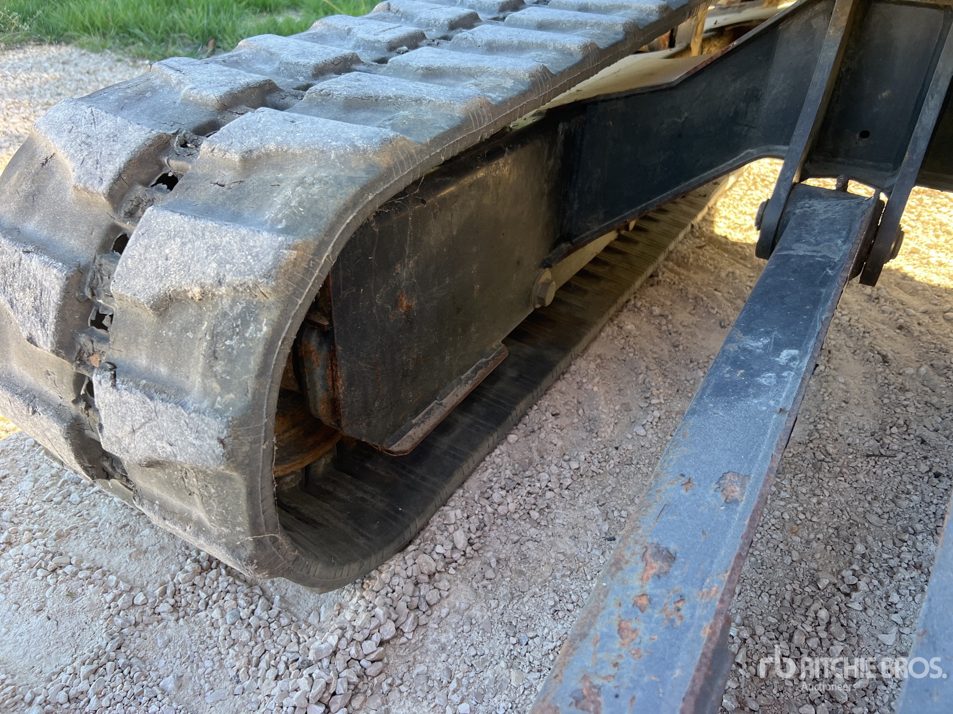 2013 Bobcat E26 E M