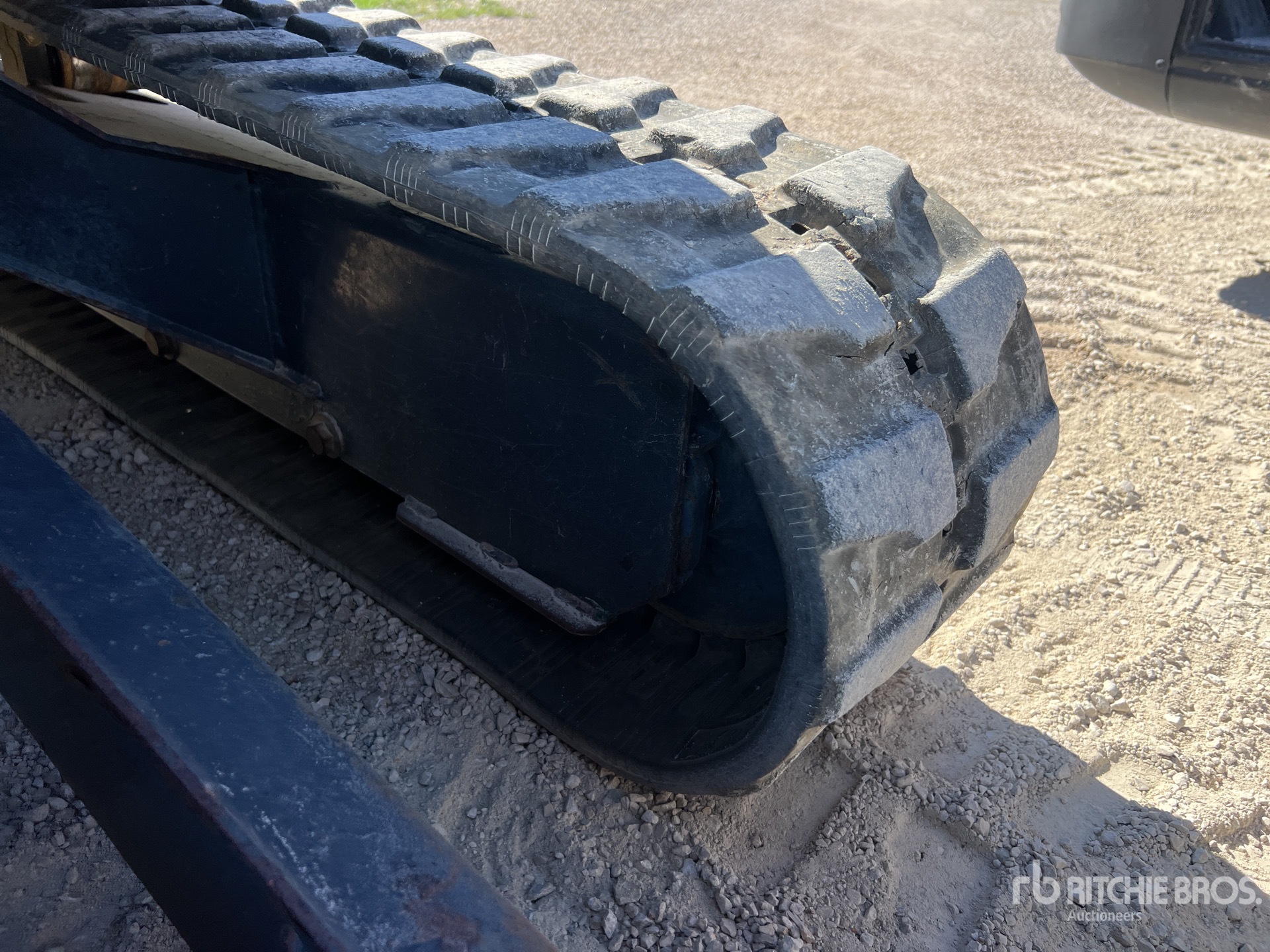 2013 Bobcat E26 E M