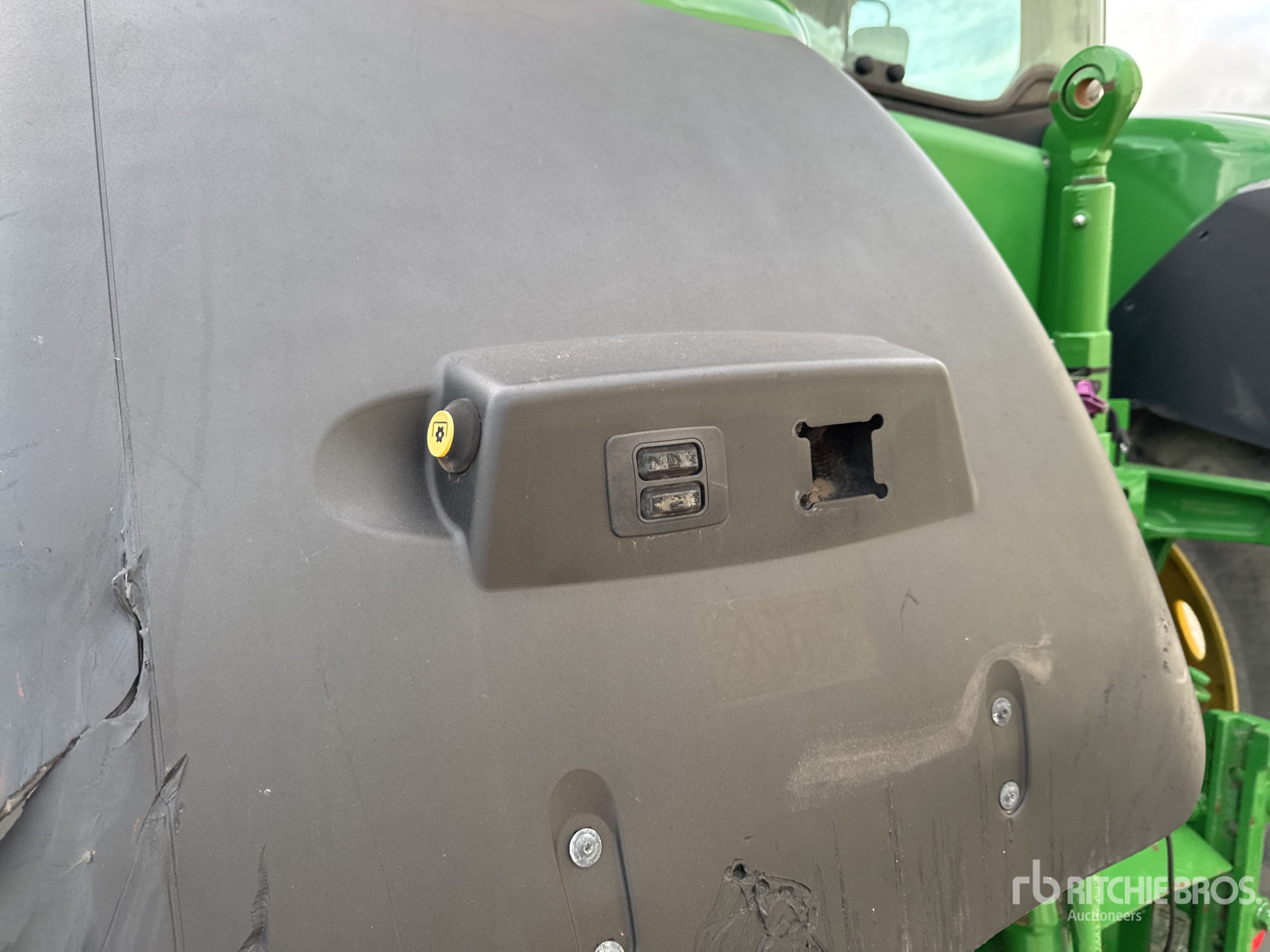2015 John Deere 7230R