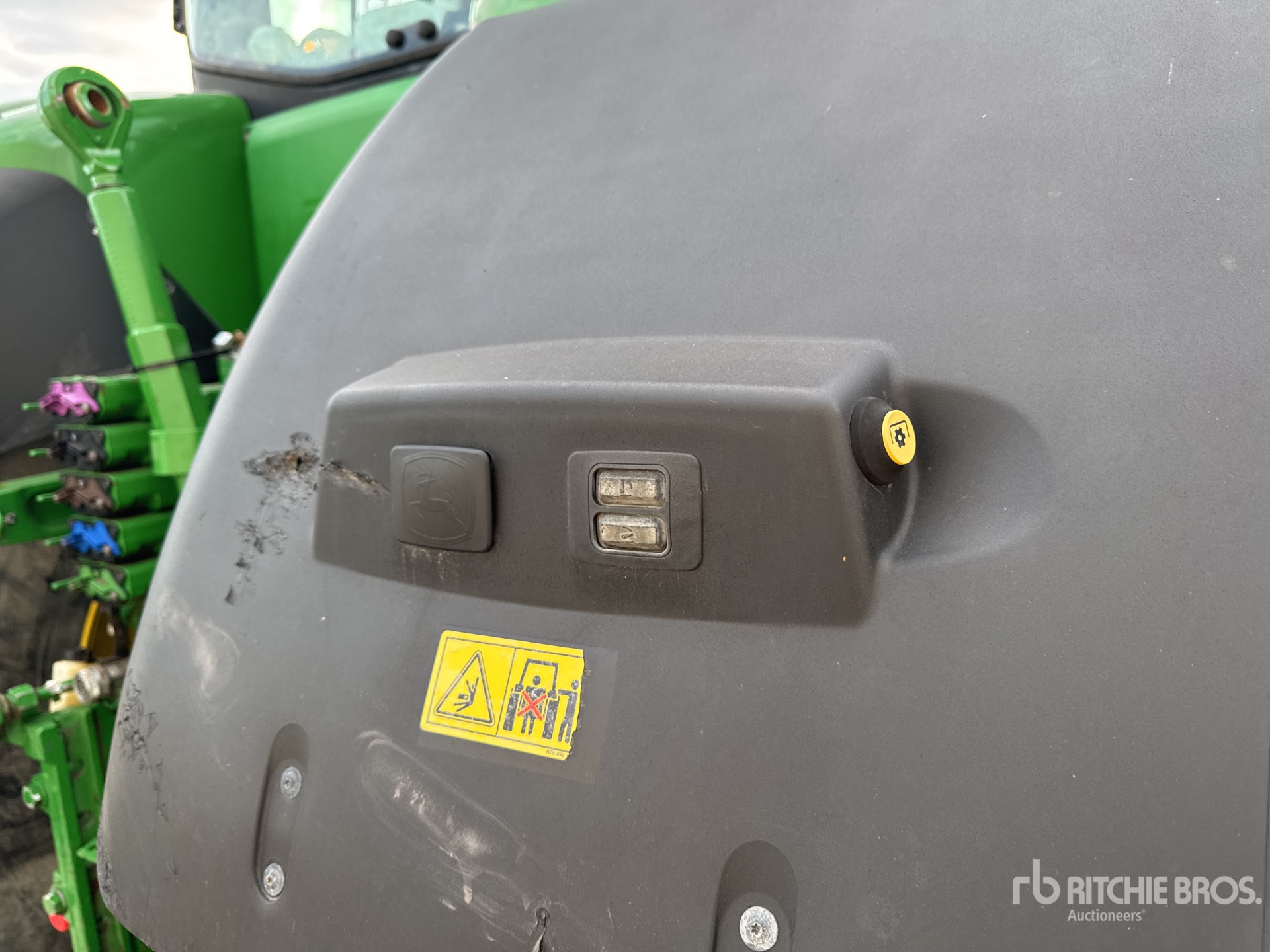 2015 John Deere 7230R