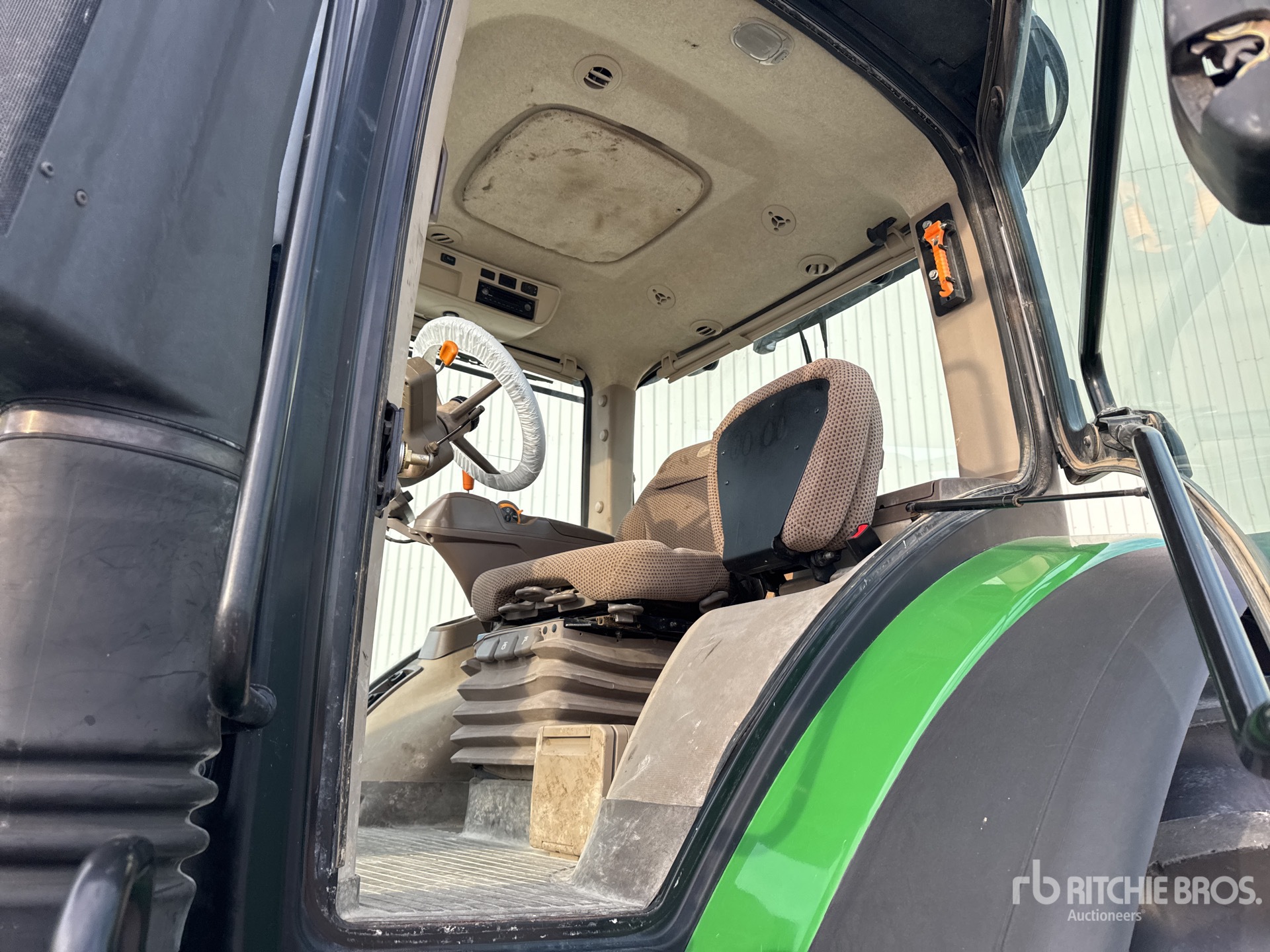 2015 John Deere 7230R