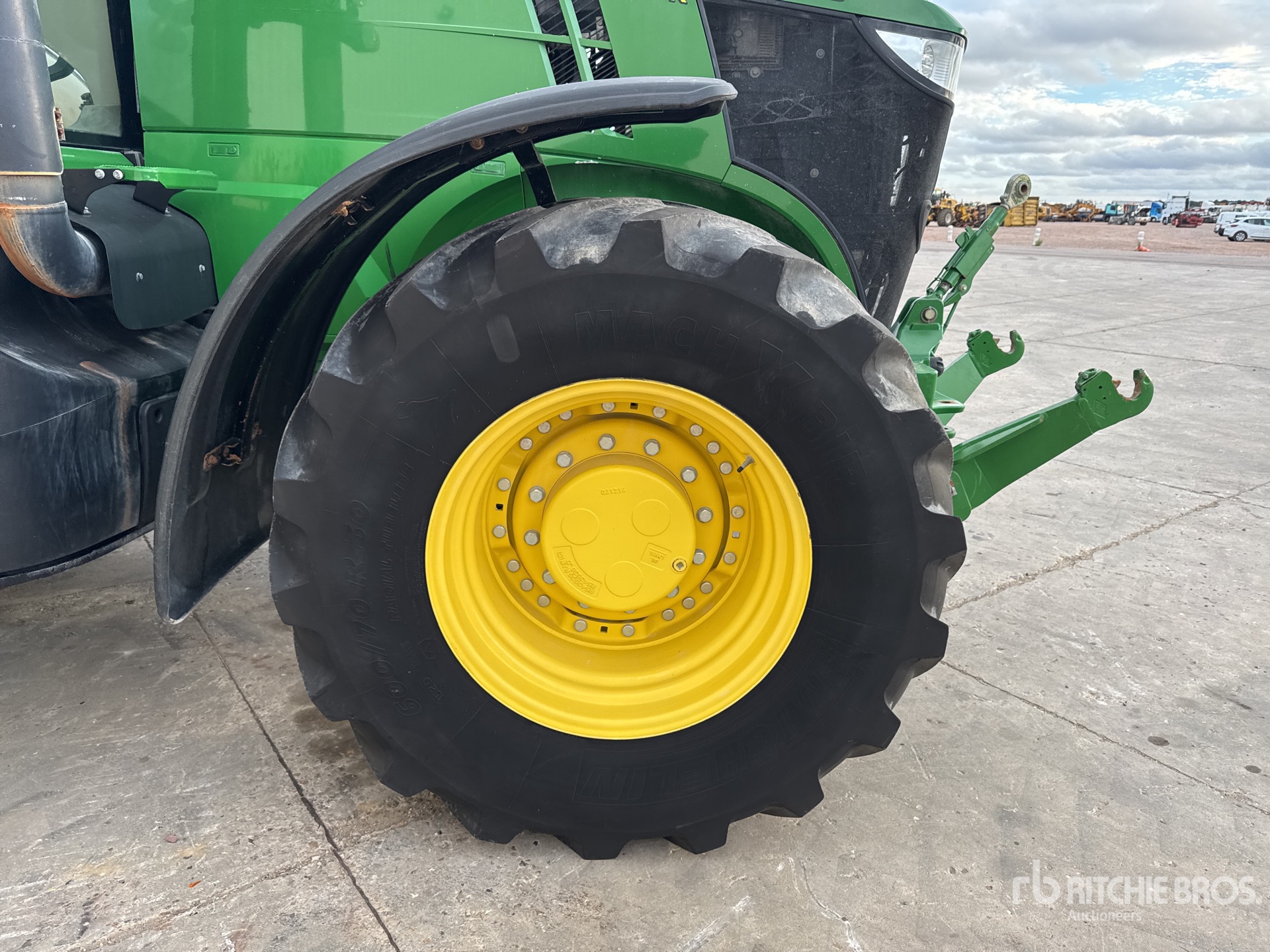2015 John Deere 7230R