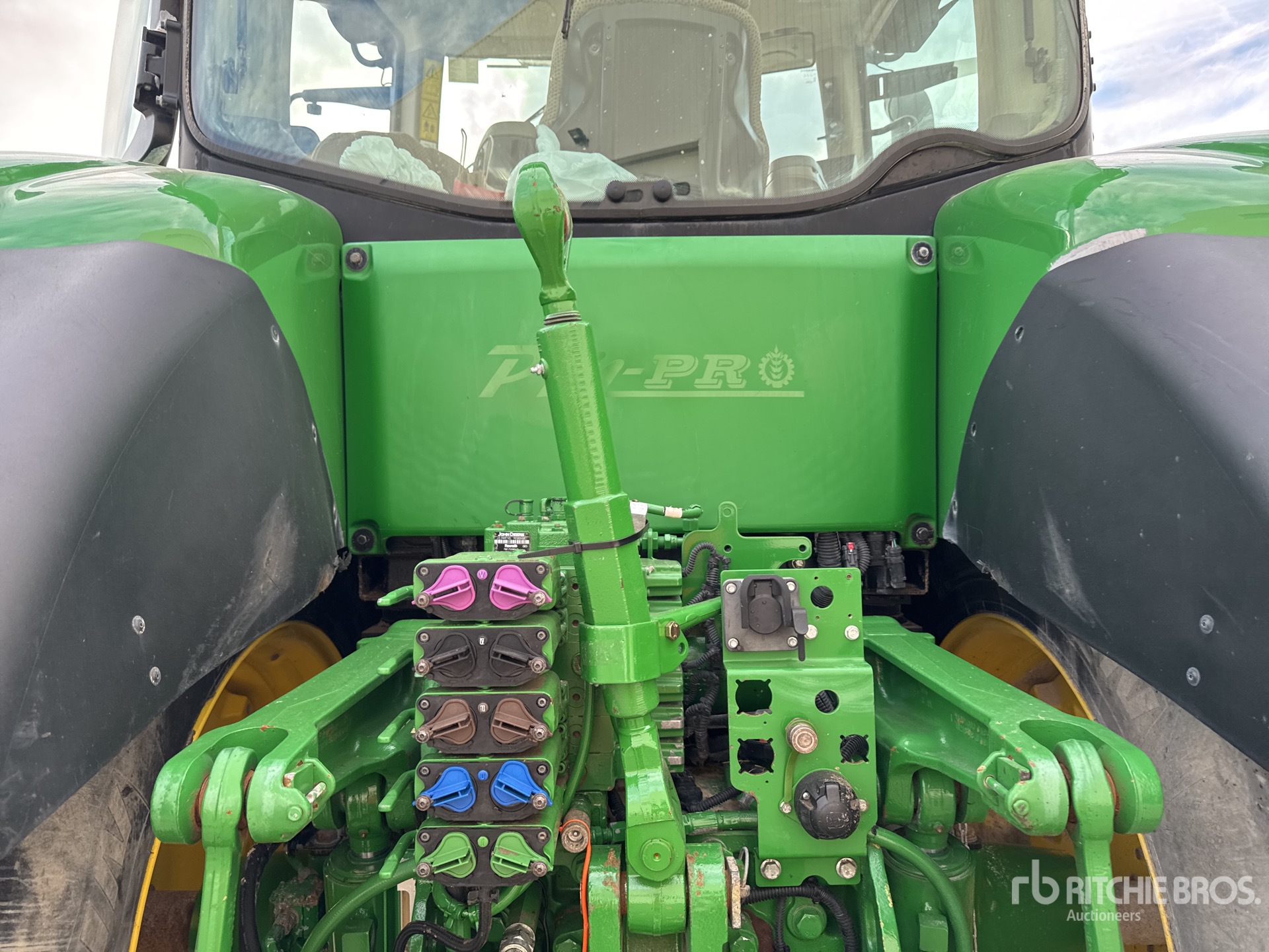 2015 John Deere 7230R