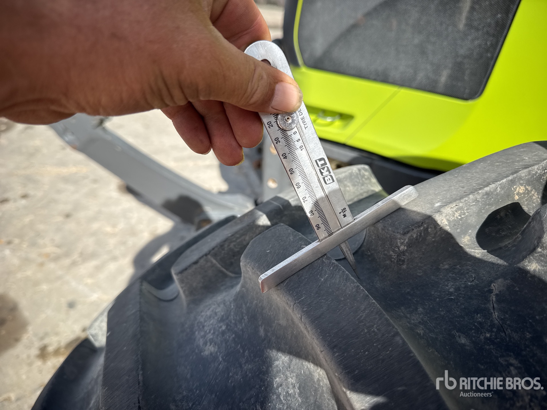 2017 Claas ARION 450 CIS
