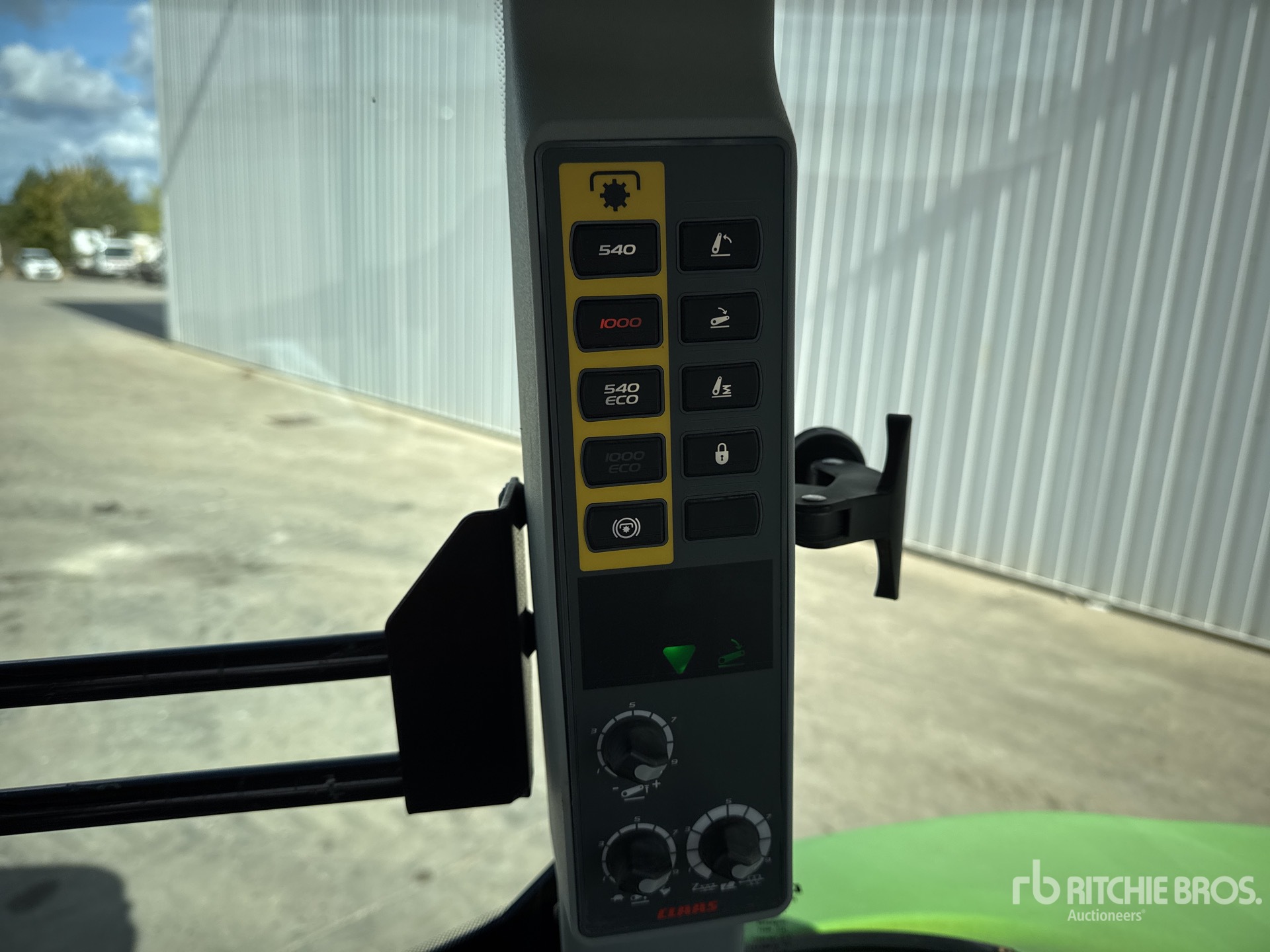 2017 Claas ARION 450 CIS