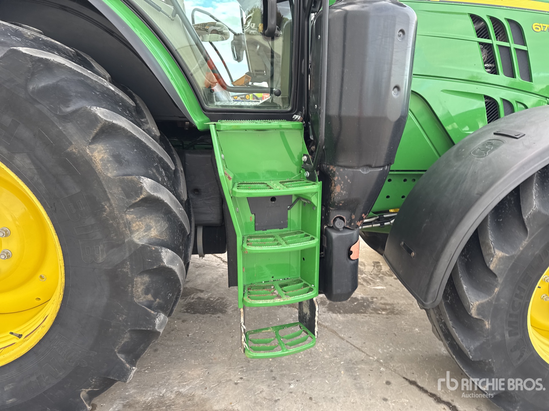 2017 John Deere 6175R