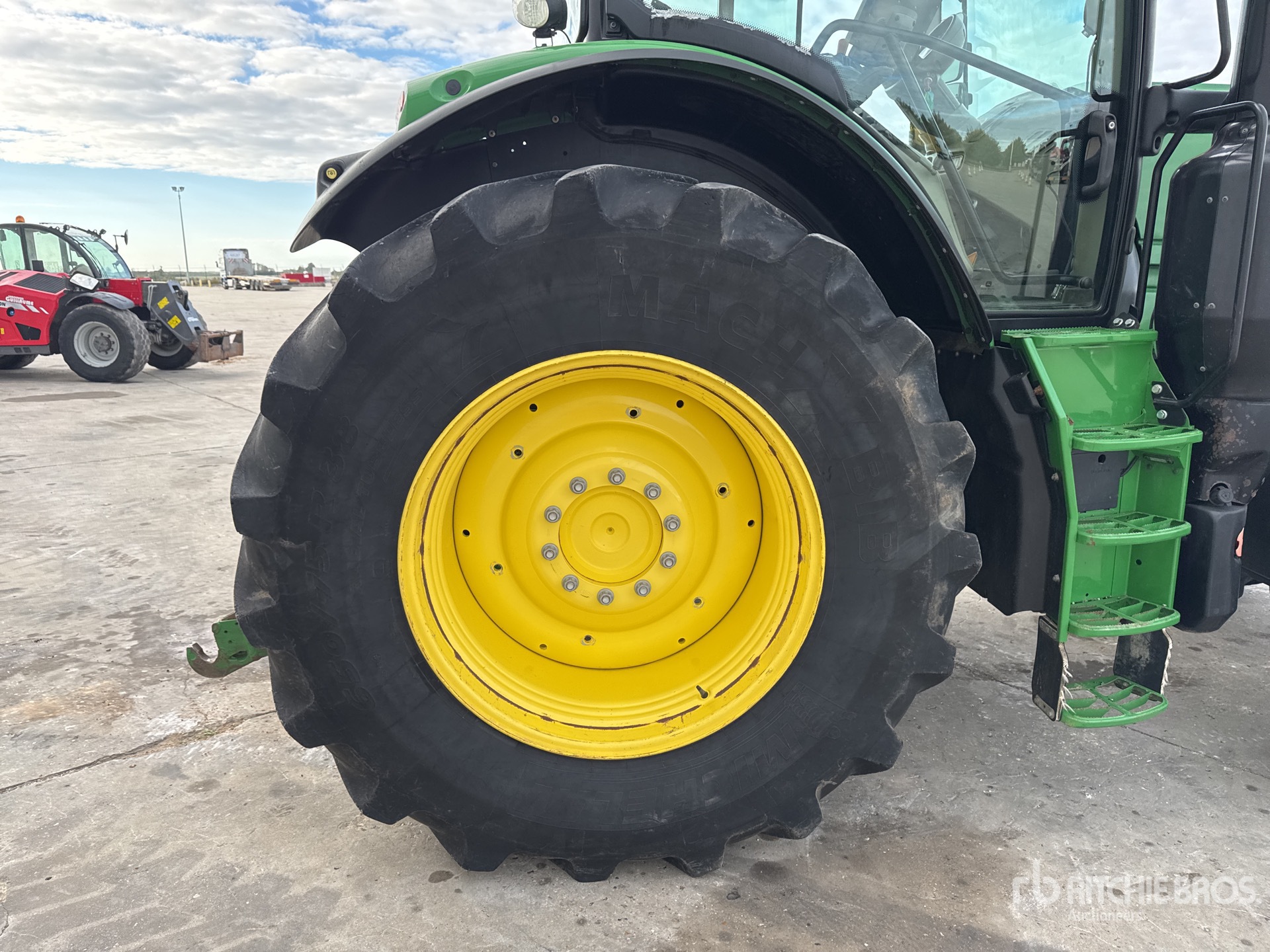 2017 John Deere 6175R
