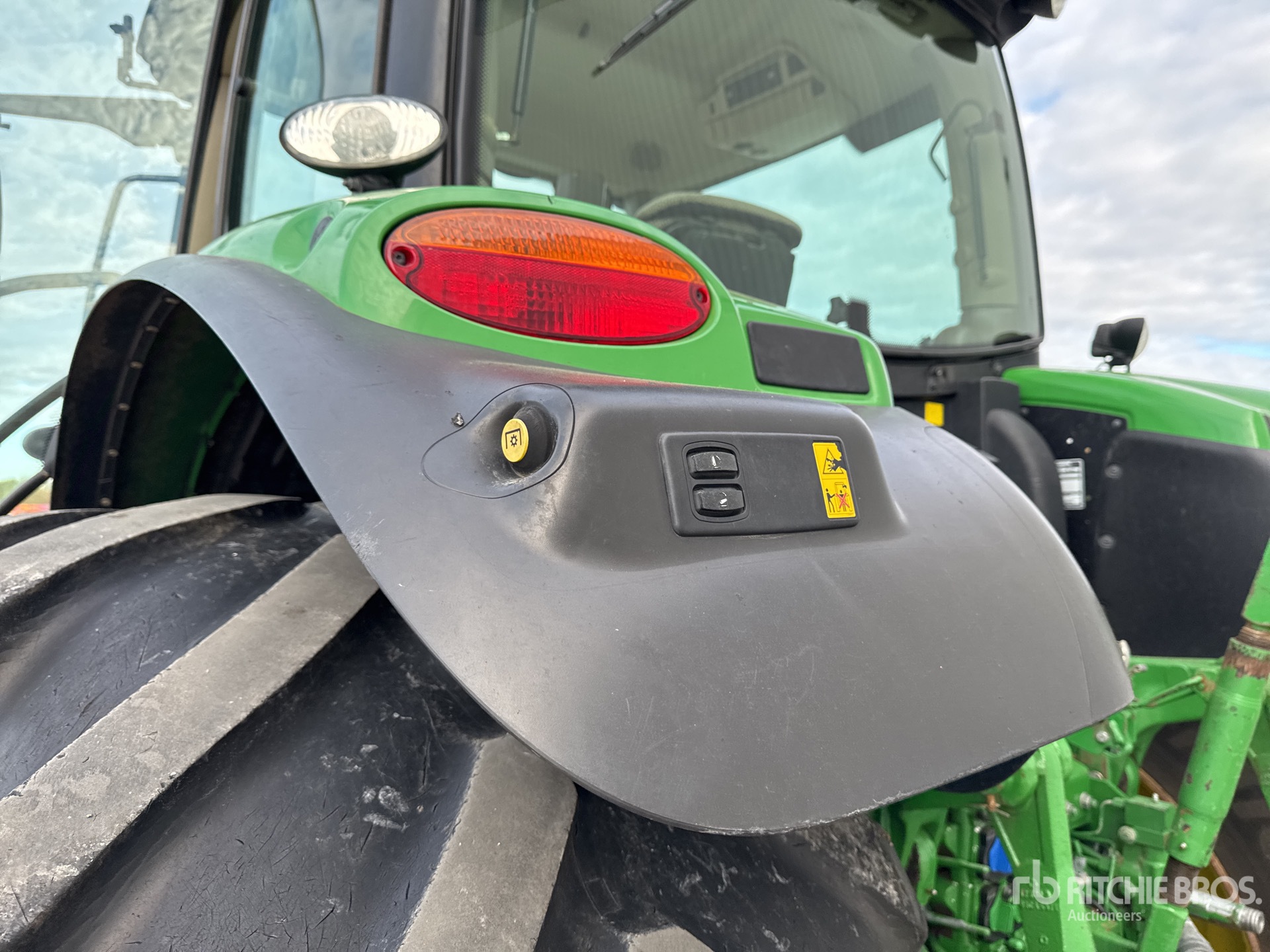 2017 John Deere 6175R